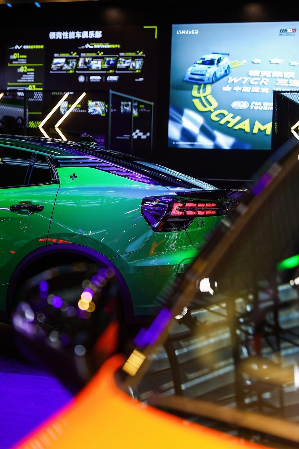 領(lǐng)克車展活動策劃以“都市游樂場”為主題設(shè)置的都市人打卡之地 - 第32張 - 會展活動策劃CCASY.COM 領(lǐng)克車展活動策劃以“都市游樂場”為主題設(shè)置的都市人打卡之地 - 第32張