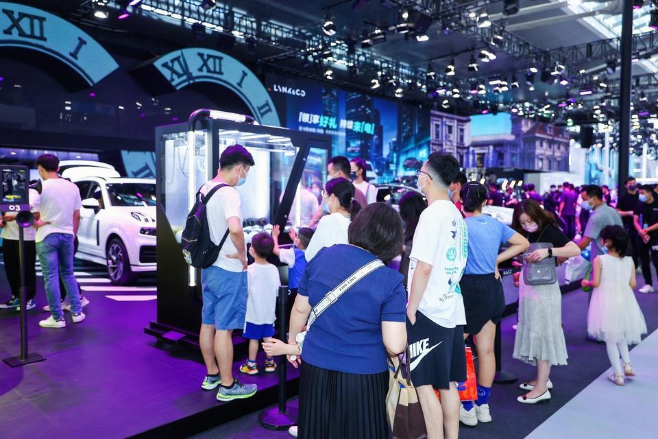 領(lǐng)克車展活動策劃以“都市游樂場”為主題設(shè)置的都市人打卡之地 - 第42張 - 會展活動策劃CCASY.COM 領(lǐng)克車展活動策劃以“都市游樂場”為主題設(shè)置的都市人打卡之地 - 第42張