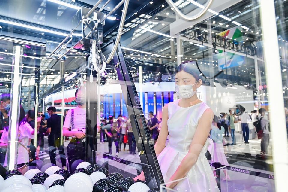 領(lǐng)克車展活動策劃以“都市游樂場”為主題設(shè)置的都市人打卡之地 - 第44張 - 會展活動策劃CCASY.COM 領(lǐng)克車展活動策劃以“都市游樂場”為主題設(shè)置的都市人打卡之地 - 第44張