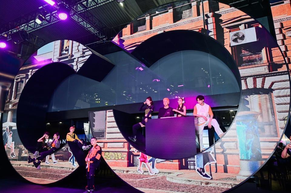 領(lǐng)克車展活動策劃以“都市游樂場”為主題設(shè)置的都市人打卡之地 - 第49張 - 會展活動策劃CCASY.COM 領(lǐng)克車展活動策劃以“都市游樂場”為主題設(shè)置的都市人打卡之地 - 第49張