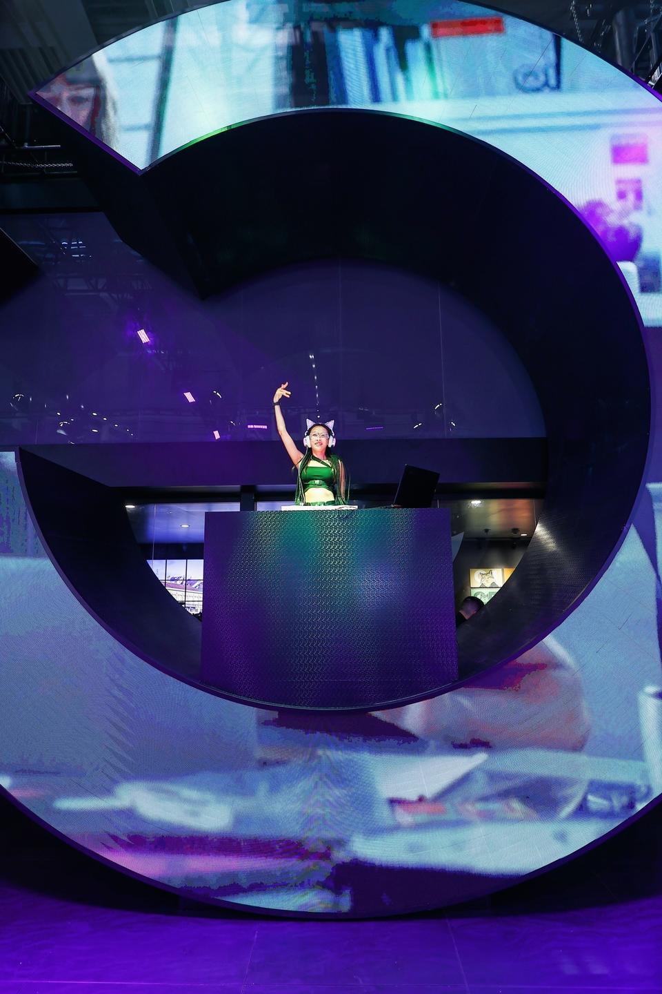 領(lǐng)克車展活動策劃以“都市游樂場”為主題設(shè)置的都市人打卡之地 - 第51張 - 會展活動策劃CCASY.COM 領(lǐng)克車展活動策劃以“都市游樂場”為主題設(shè)置的都市人打卡之地 - 第51張