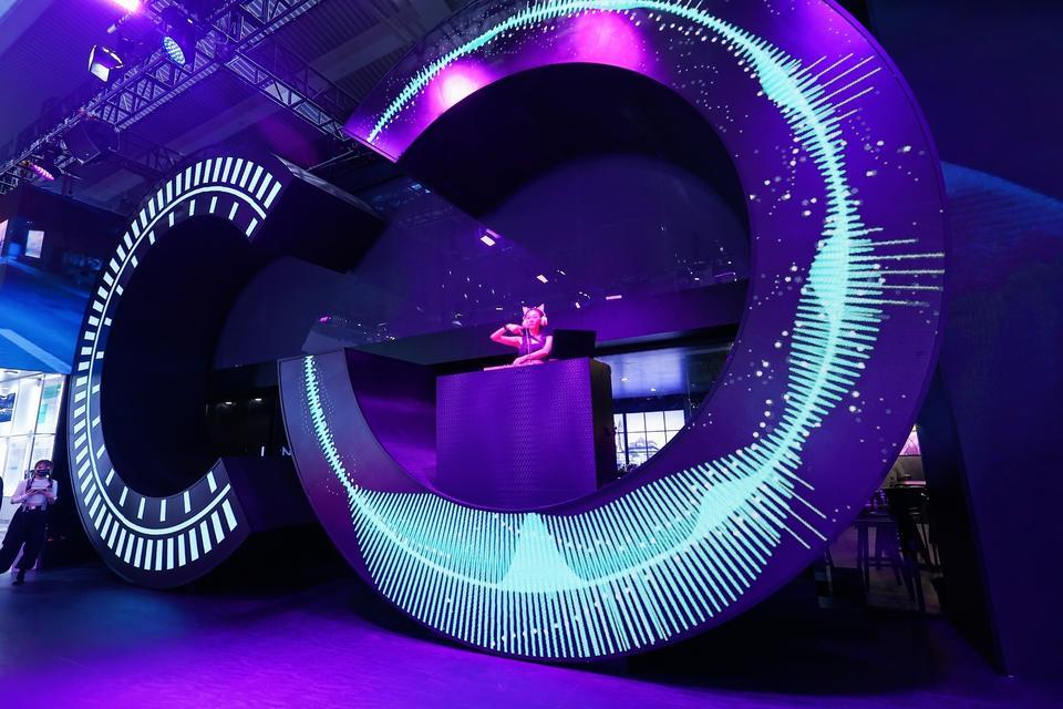 領(lǐng)克車展活動策劃以“都市游樂場”為主題設(shè)置的都市人打卡之地 - 第52張 - 會展活動策劃CCASY.COM 領(lǐng)克車展活動策劃以“都市游樂場”為主題設(shè)置的都市人打卡之地 - 第52張