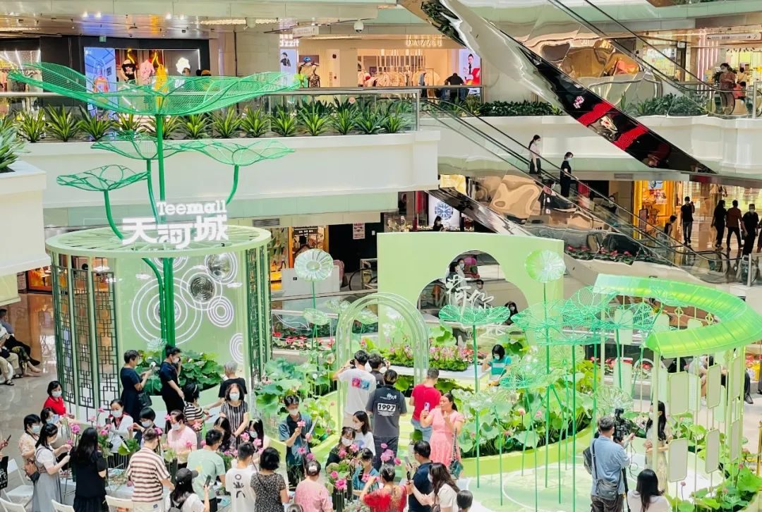 廣州天河城26周年全真荷花主題展覽活動(dòng)策劃打造了一片新奇的消暑之地 - 第2張 - 會(huì)展活動(dòng)策劃CCASY.COM 廣州天河城26周年全真荷花主題展覽活動(dòng)策劃打造了一片新奇的消暑之地 - 第2張