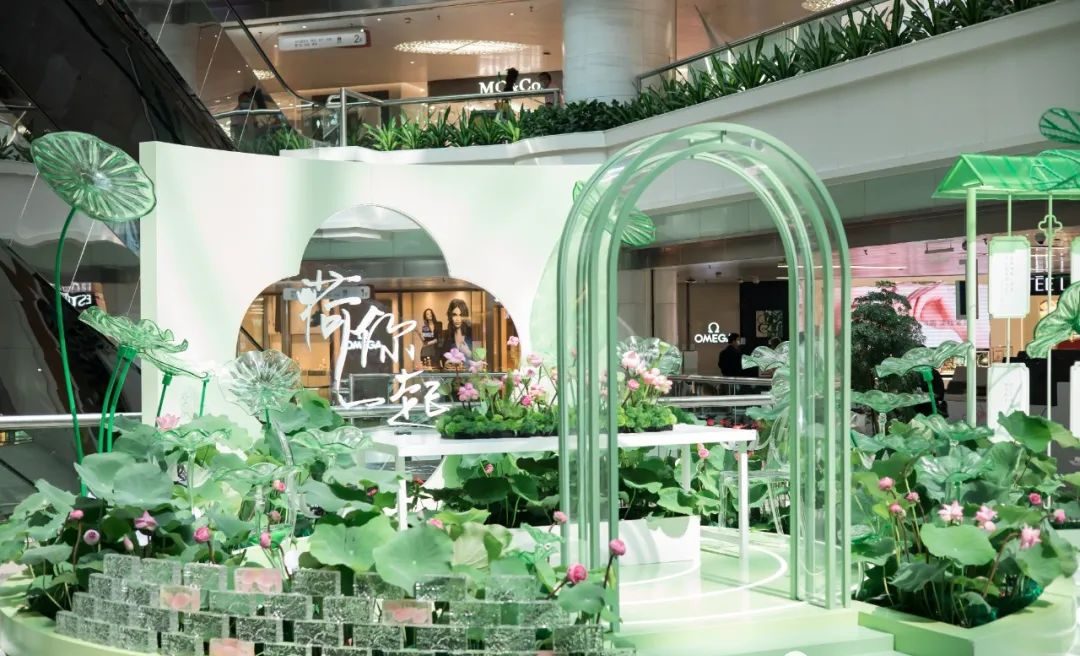 廣州天河城26周年全真荷花主題展覽活動(dòng)策劃打造了一片新奇的消暑之地 - 第7張 - 會(huì)展活動(dòng)策劃CCASY.COM 廣州天河城26周年全真荷花主題展覽活動(dòng)策劃打造了一片新奇的消暑之地 - 第7張