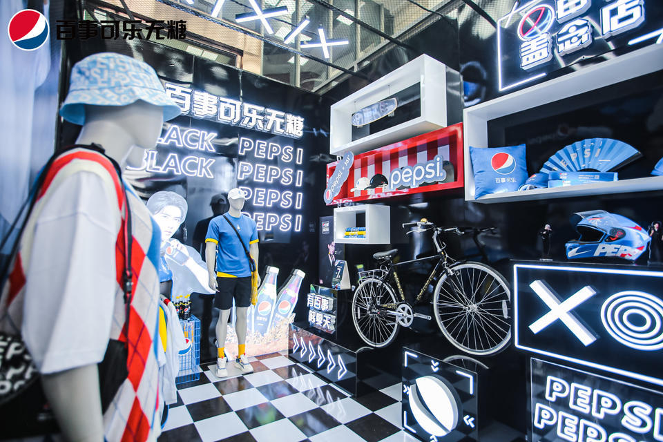 「百事可樂蓋念店」快閃活動策劃顛覆傳統(tǒng)藍(lán)色，帶你玩轉(zhuǎn)夏日潮流