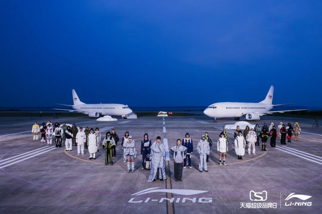 李寧2022逐夢行機場大秀活動策劃的后臺空間真的是兩架“李寧專機” - 第11張 - 會展活動策劃CCASY.COM 李寧2022逐夢行機場大秀活動策劃的后臺空間真的是兩架“李寧專機” - 第11張