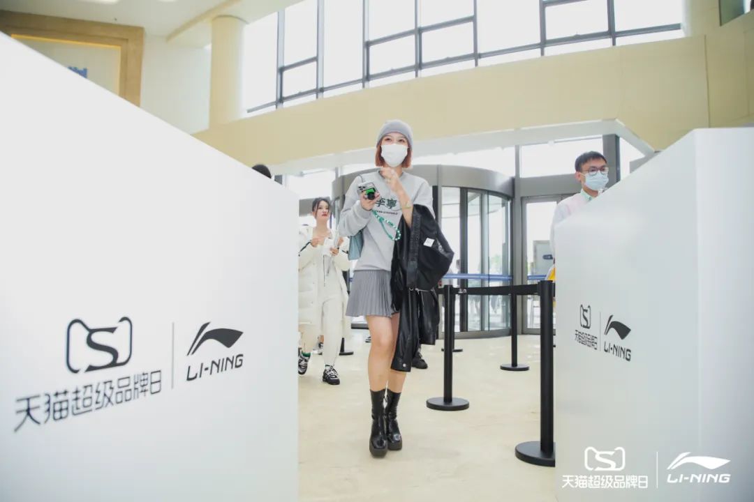 李寧2022逐夢行機場大秀活動策劃的后臺空間真的是兩架“李寧專機” - 第14張 - 會展活動策劃CCASY.COM 李寧2022逐夢行機場大秀活動策劃的后臺空間真的是兩架“李寧專機” - 第14張