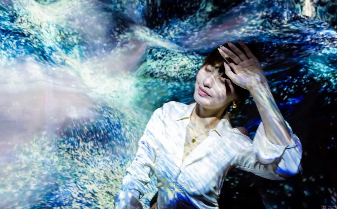 浪琴190限時(shí)店活動策劃用卓越工藝詮釋了優(yōu)雅的態(tài)度 - 第22張 - 會展活動策劃CCASY.COM 浪琴190限時(shí)店活動策劃用卓越工藝詮釋了優(yōu)雅的態(tài)度 - 第22張