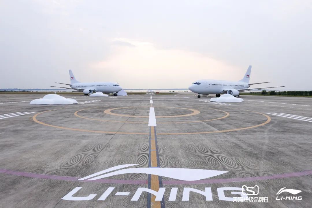 李寧2022逐夢行機場大秀活動策劃的后臺空間真的是兩架“李寧專機” - 第21張 - 會展活動策劃CCASY.COM 李寧2022逐夢行機場大秀活動策劃的后臺空間真的是兩架“李寧專機” - 第21張