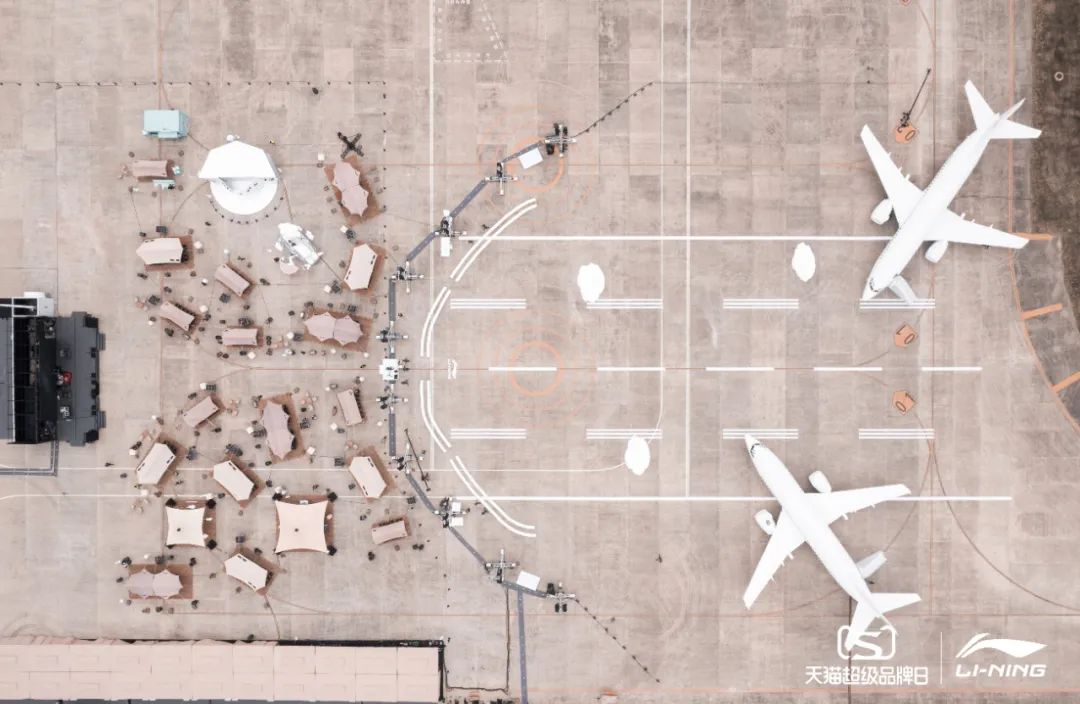 李寧2022逐夢行機場大秀活動策劃的后臺空間真的是兩架“李寧專機” - 第22張 - 會展活動策劃CCASY.COM 李寧2022逐夢行機場大秀活動策劃的后臺空間真的是兩架“李寧專機” - 第22張