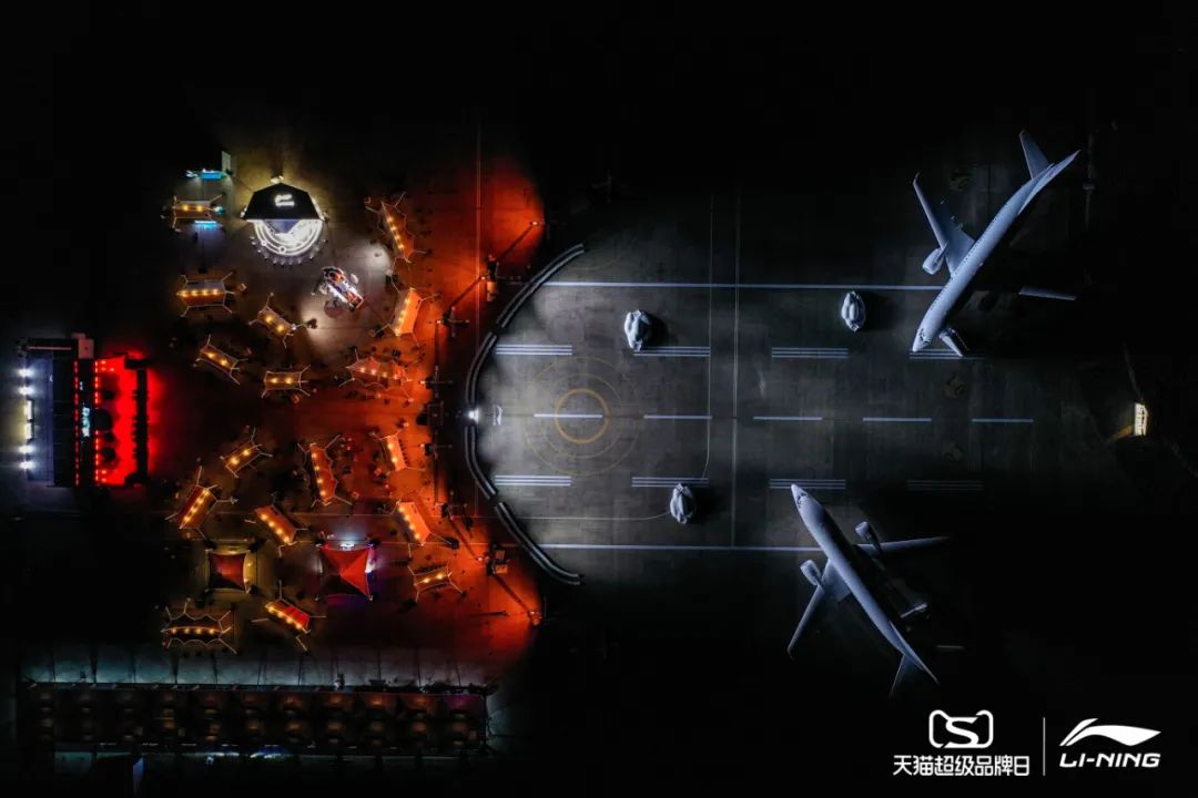 李寧2022逐夢行機場大秀活動策劃的后臺空間真的是兩架“李寧專機” - 第23張 - 會展活動策劃CCASY.COM 李寧2022逐夢行機場大秀活動策劃的后臺空間真的是兩架“李寧專機” - 第23張