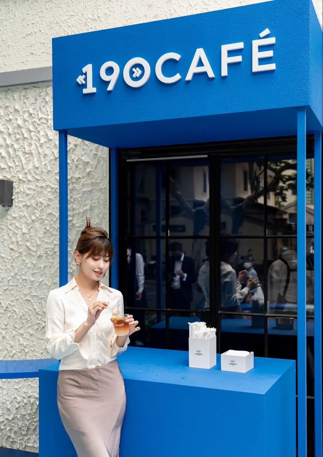 浪琴190限時(shí)店活動策劃用卓越工藝詮釋了優(yōu)雅的態(tài)度 - 第26張 - 會展活動策劃CCASY.COM 浪琴190限時(shí)店活動策劃用卓越工藝詮釋了優(yōu)雅的態(tài)度 - 第26張