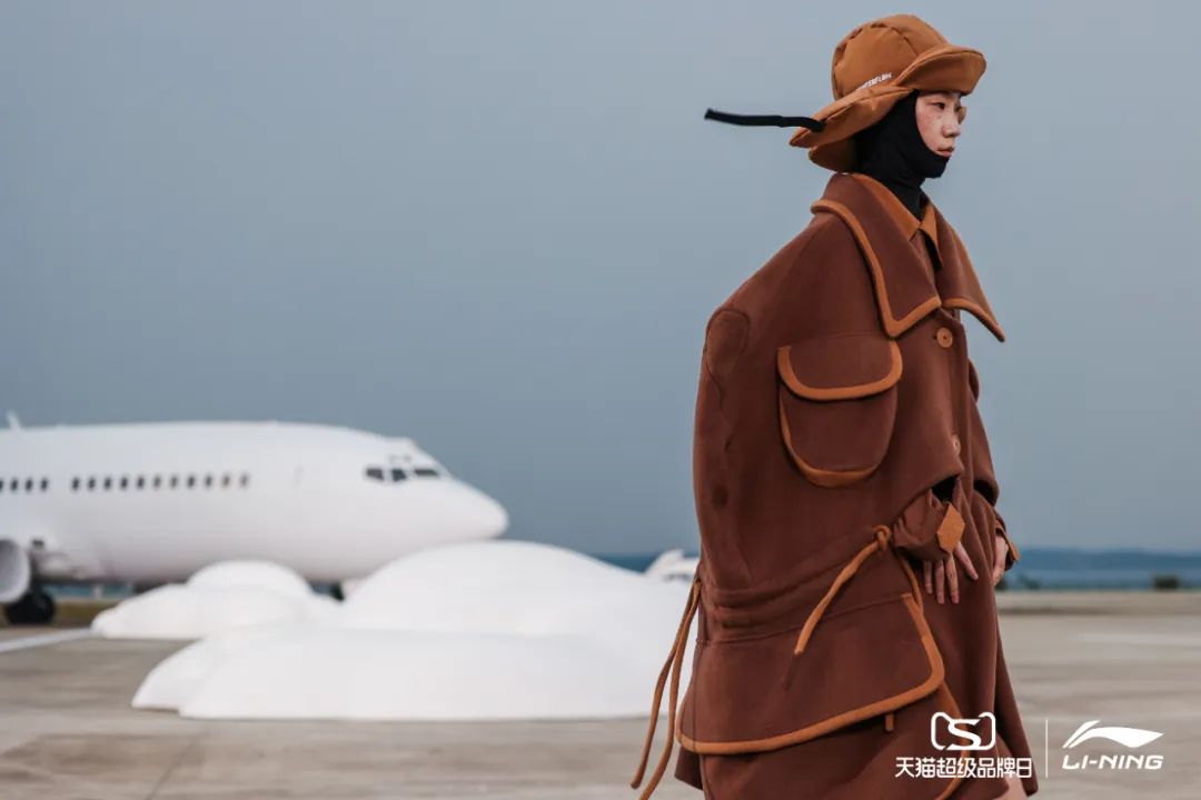 李寧2022逐夢行機場大秀活動策劃的后臺空間真的是兩架“李寧專機” - 第5張 - 會展活動策劃CCASY.COM 李寧2022逐夢行機場大秀活動策劃的后臺空間真的是兩架“李寧專機” - 第5張