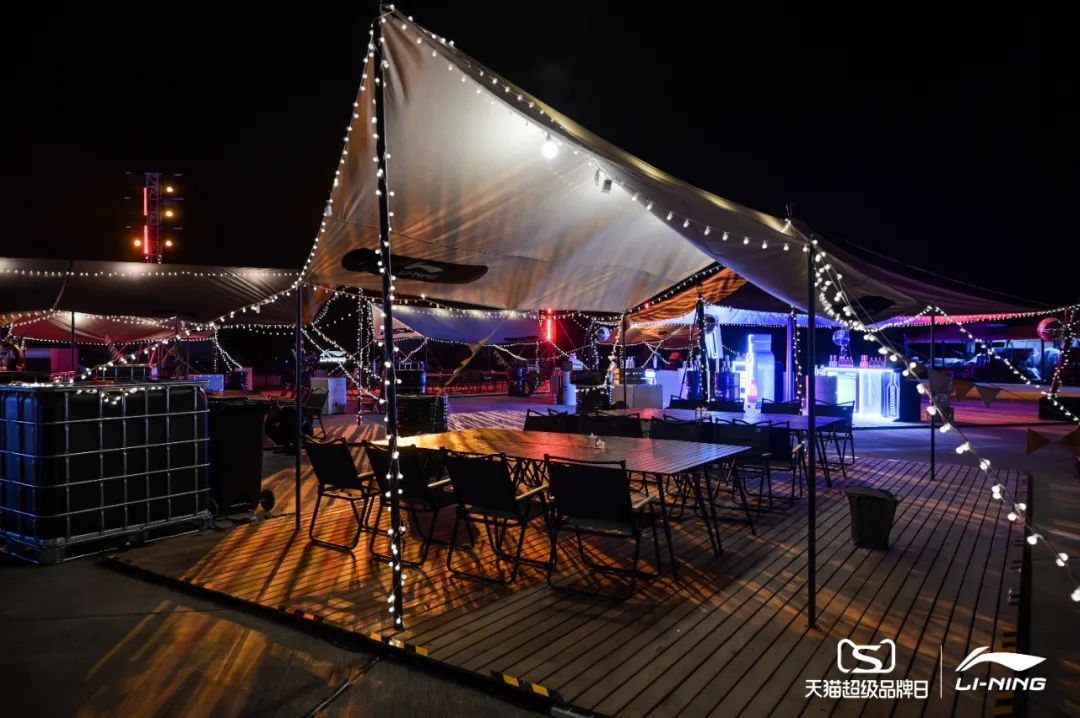 李寧2022逐夢行機場大秀活動策劃的后臺空間真的是兩架“李寧專機” - 第53張 - 會展活動策劃CCASY.COM 李寧2022逐夢行機場大秀活動策劃的后臺空間真的是兩架“李寧專機” - 第53張