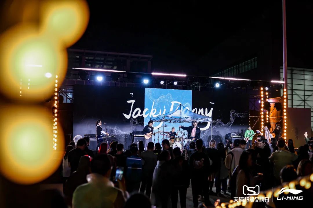 李寧2022逐夢行機場大秀活動策劃的后臺空間真的是兩架“李寧專機” - 第58張 - 會展活動策劃CCASY.COM 李寧2022逐夢行機場大秀活動策劃的后臺空間真的是兩架“李寧專機” - 第58張