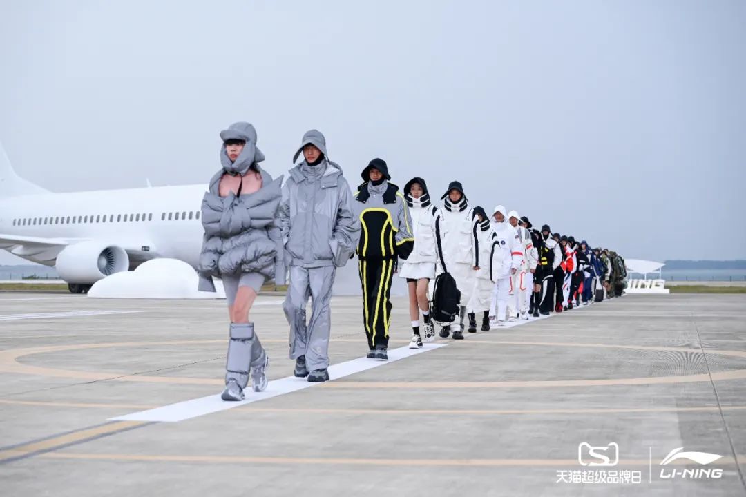 李寧2022逐夢(mèng)行機(jī)場(chǎng)大秀活動(dòng)策劃的后臺(tái)空間真的是兩架“李寧專(zhuān)機(jī)”