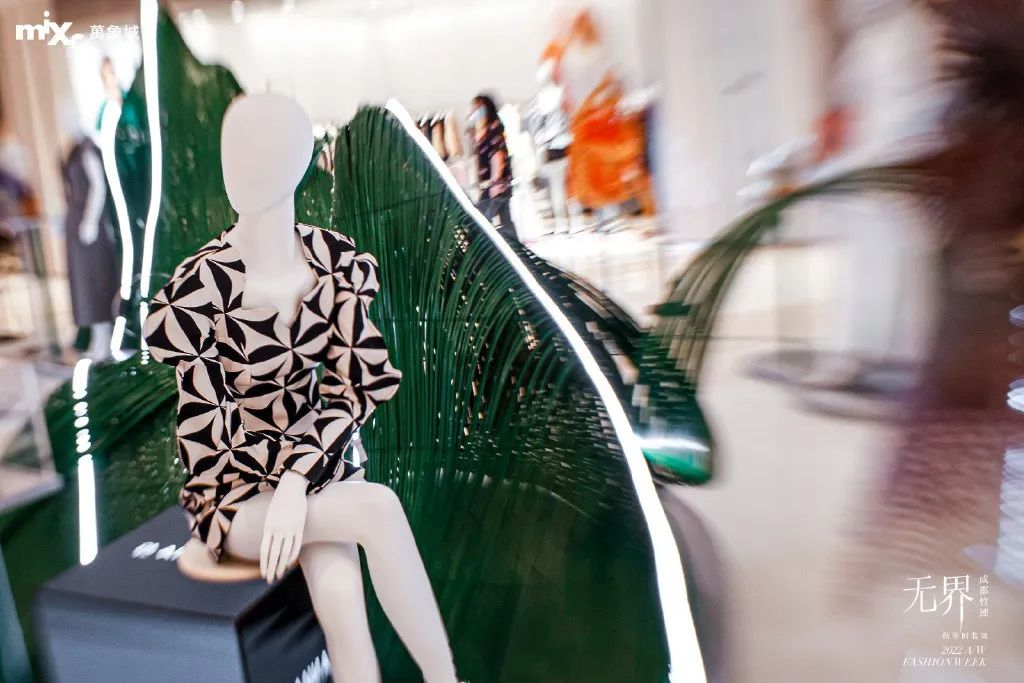 無界·成都竹跡秋冬時裝周無界論壇活動策劃呈現(xiàn)了時裝美學(xué)新趨勢 - 第15張 - 會展活動策劃CCASY.COM 無界·成都竹跡秋冬時裝周無界論壇活動策劃呈現(xiàn)了時裝美學(xué)新趨勢 - 第15張