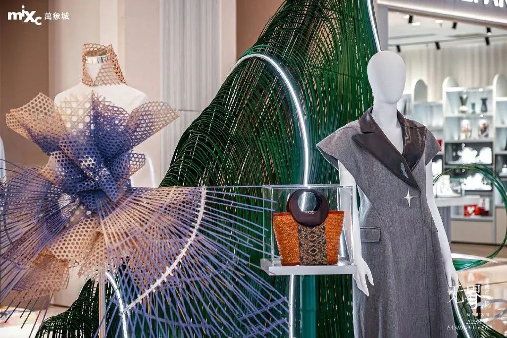 無界·成都竹跡秋冬時裝周無界論壇活動策劃呈現(xiàn)了時裝美學(xué)新趨勢 - 第16張 - 會展活動策劃CCASY.COM 無界·成都竹跡秋冬時裝周無界論壇活動策劃呈現(xiàn)了時裝美學(xué)新趨勢 - 第16張