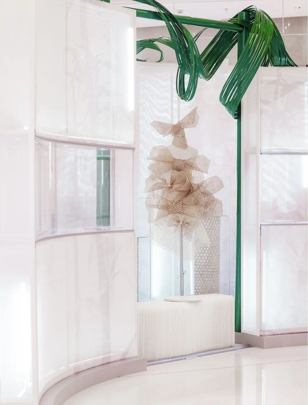 無界·成都竹跡秋冬時裝周無界論壇活動策劃呈現(xiàn)了時裝美學(xué)新趨勢 - 第18張 - 會展活動策劃CCASY.COM 無界·成都竹跡秋冬時裝周無界論壇活動策劃呈現(xiàn)了時裝美學(xué)新趨勢 - 第18張