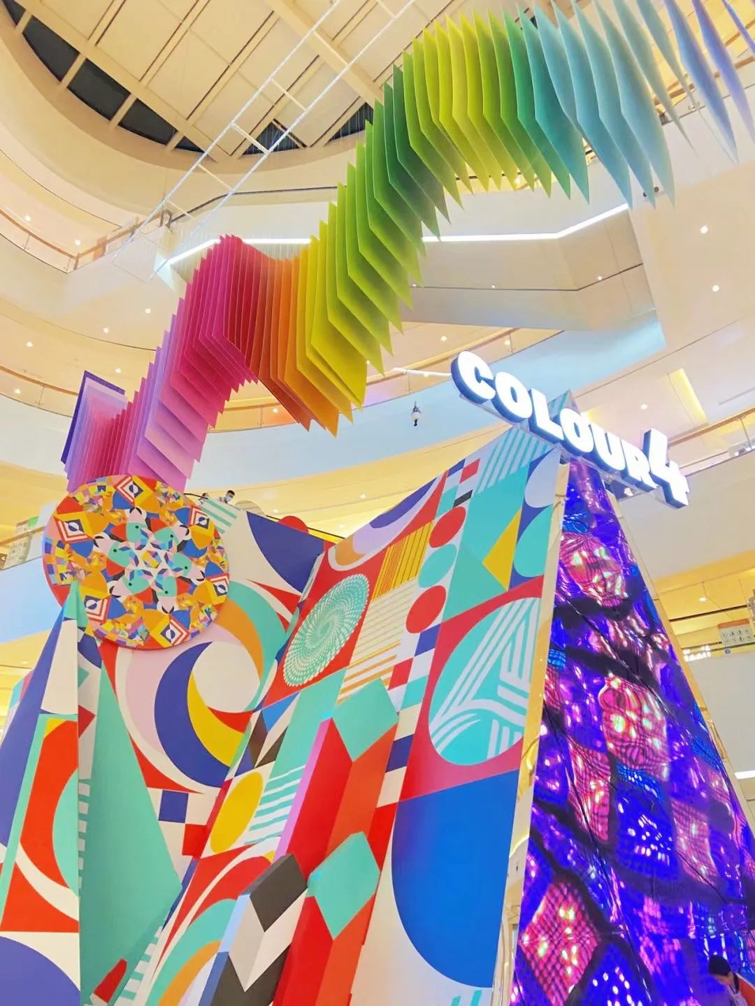 鏡無止境·色彩空間互動(dòng)展覽活動(dòng)策劃打造又一新城市藝術(shù)坐標(biāo) - 第9張 - 會(huì)展活動(dòng)策劃CCASY.COM 鏡無止境·色彩空間互動(dòng)展覽活動(dòng)策劃打造又一新城市藝術(shù)坐標(biāo) - 第9張