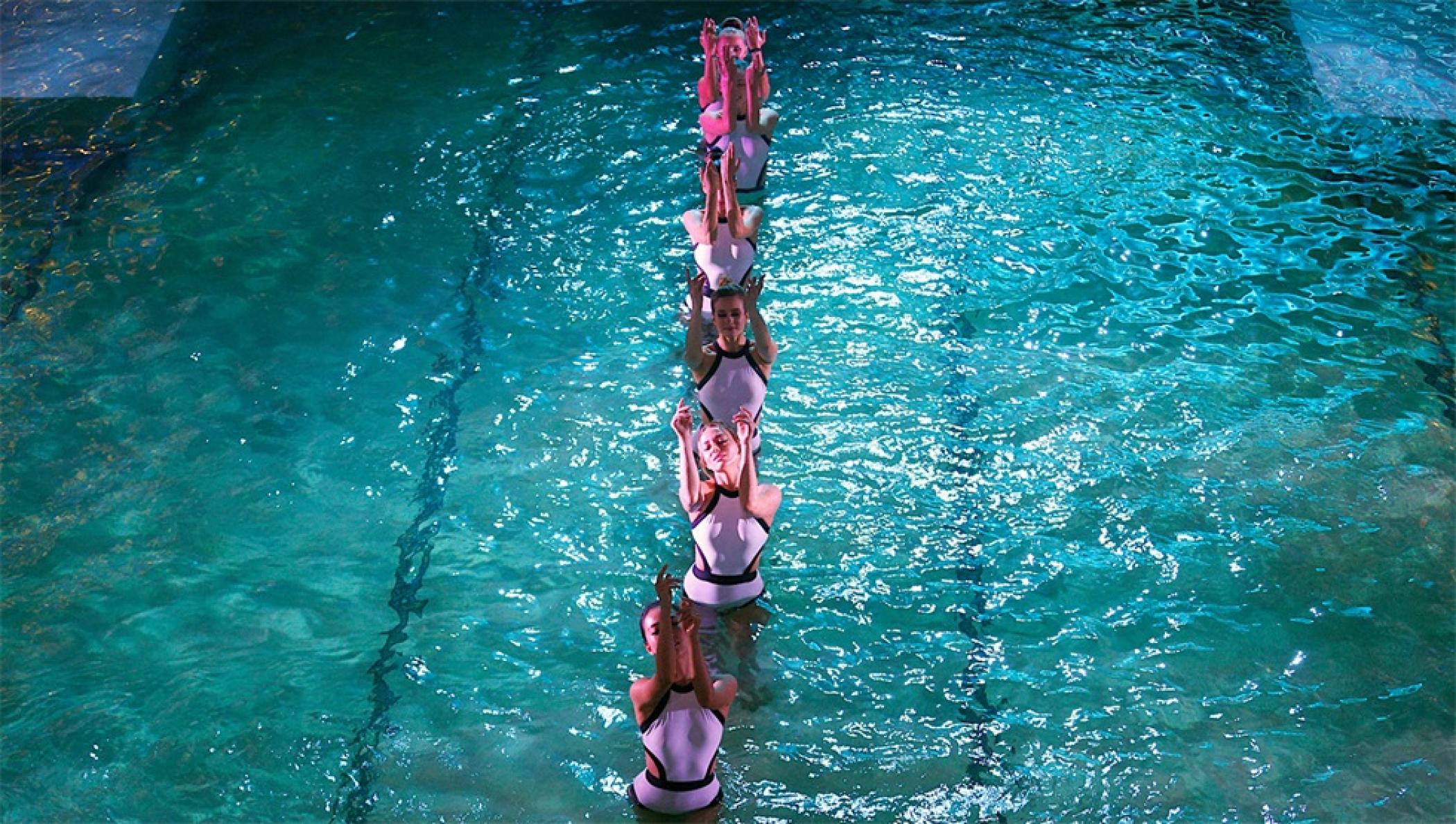 寶馬X7中國首發(fā)派對活動策劃引入了花樣游泳隊的“水上表演” - 第21張 - 會展活動策劃CCASY.COM 寶馬X7中國首發(fā)派對活動策劃引入了花樣游泳隊的“水上表演” - 第21張