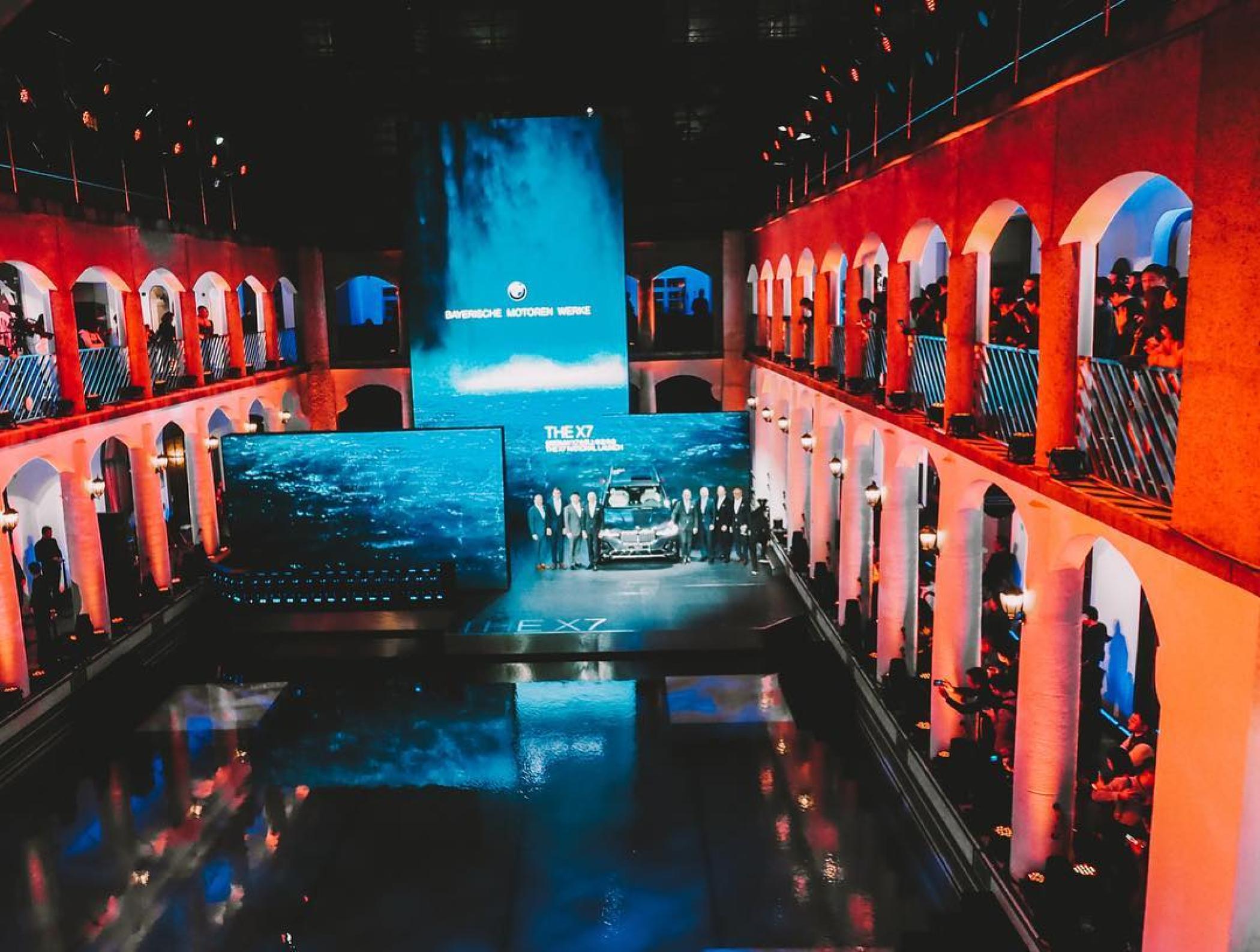 寶馬X7中國首發(fā)派對活動策劃引入了花樣游泳隊的“水上表演” - 第33張 - 會展活動策劃CCASY.COM 寶馬X7中國首發(fā)派對活動策劃引入了花樣游泳隊的“水上表演” - 第33張