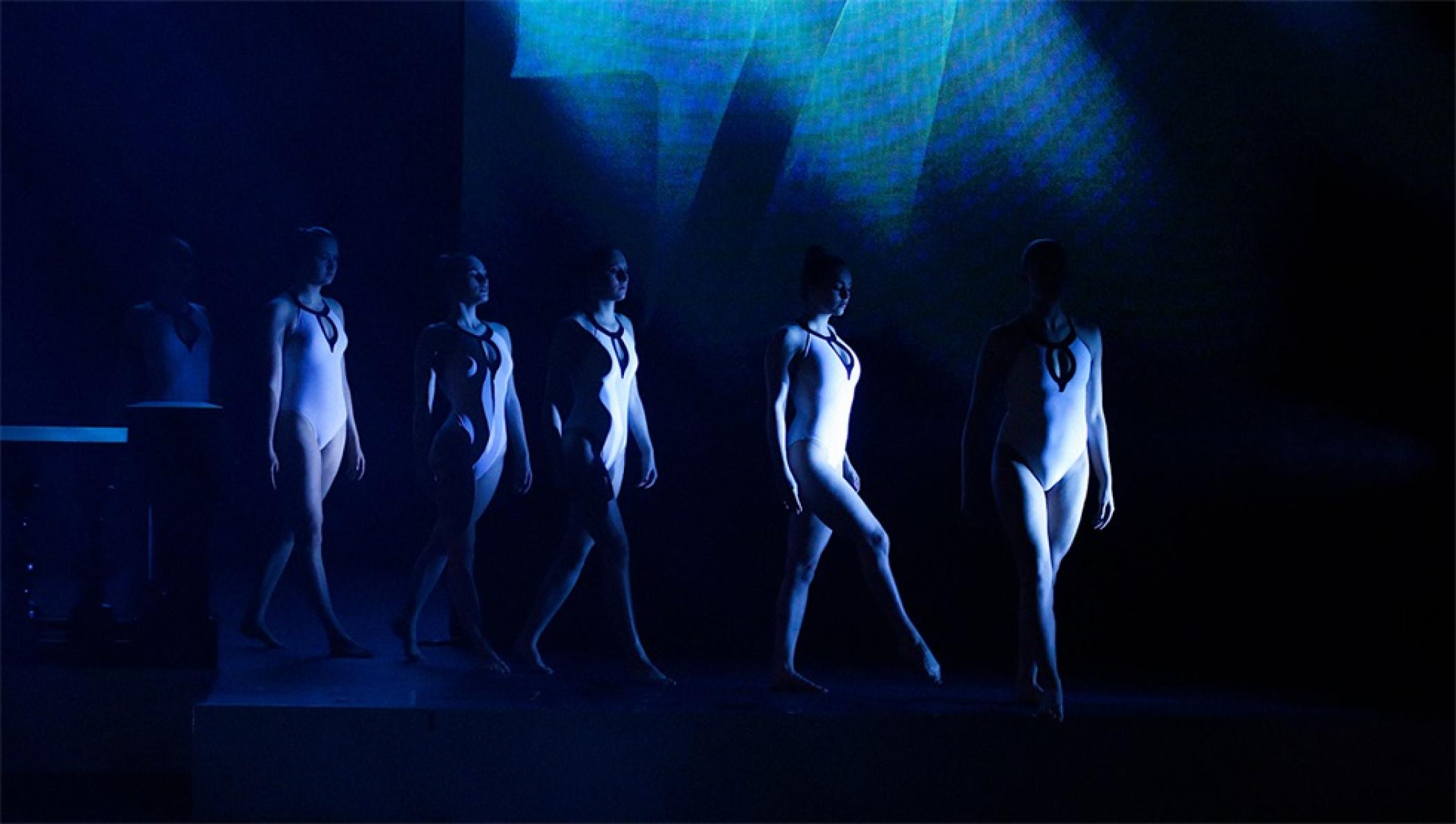 寶馬X7中國首發(fā)派對活動策劃引入了花樣游泳隊的“水上表演” - 第19張 - 會展活動策劃CCASY.COM 寶馬X7中國首發(fā)派對活動策劃引入了花樣游泳隊的“水上表演” - 第19張