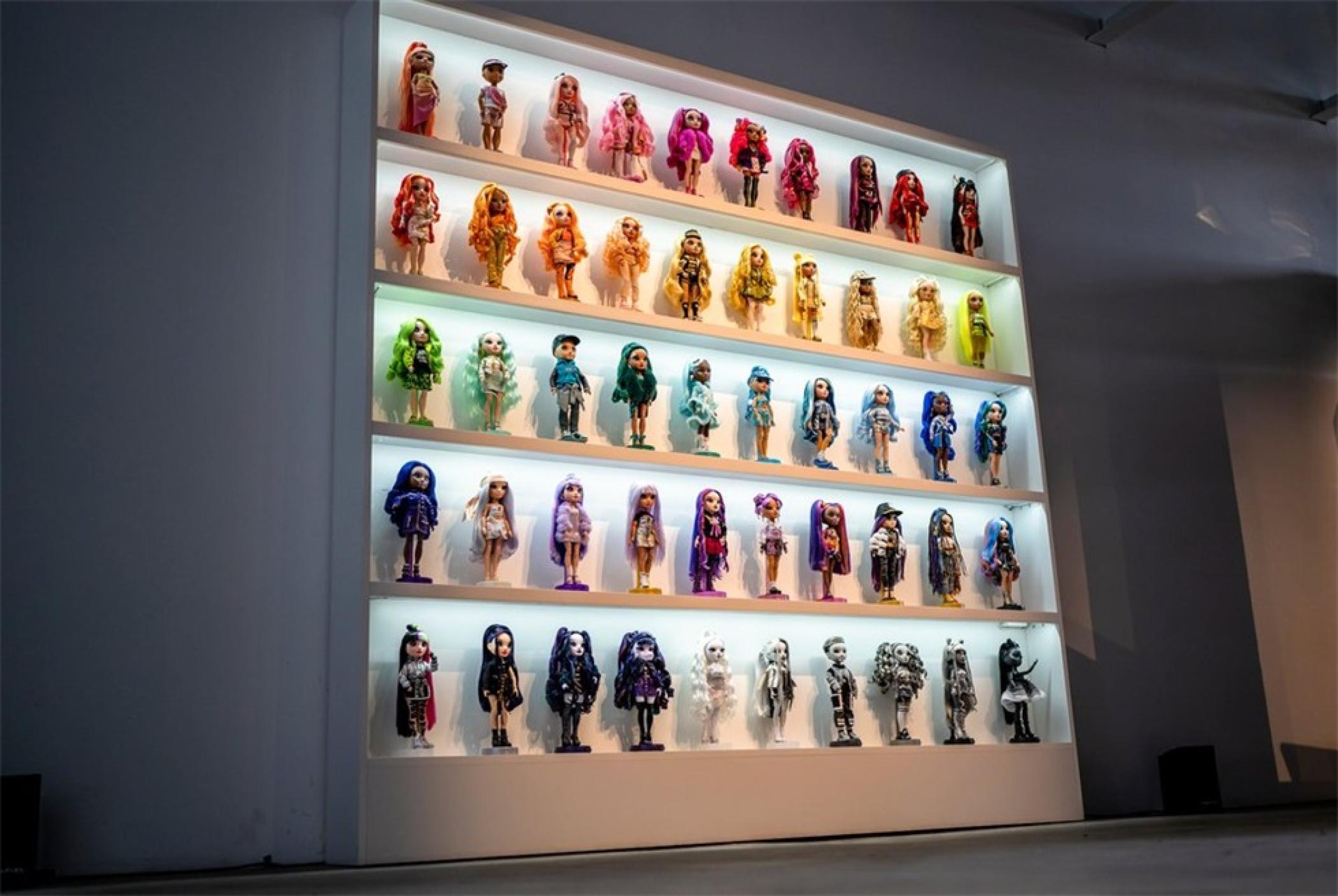 潮玩“彩虹高中”體驗式發(fā)布會活動策劃使用大膽的色彩和有趣的燈光 - 第34張 - 會展活動策劃CCASY.COM 潮玩“彩虹高中”體驗式發(fā)布會活動策劃使用大膽的色彩和有趣的燈光 - 第34張