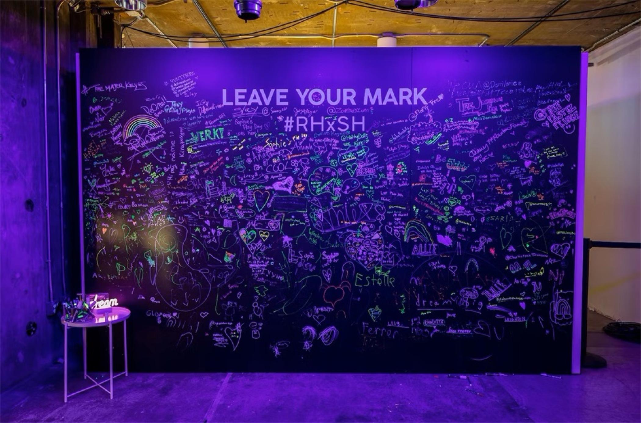 潮玩“彩虹高中”體驗式發(fā)布會活動策劃使用大膽的色彩和有趣的燈光 - 第26張 - 會展活動策劃CCASY.COM 潮玩“彩虹高中”體驗式發(fā)布會活動策劃使用大膽的色彩和有趣的燈光 - 第26張