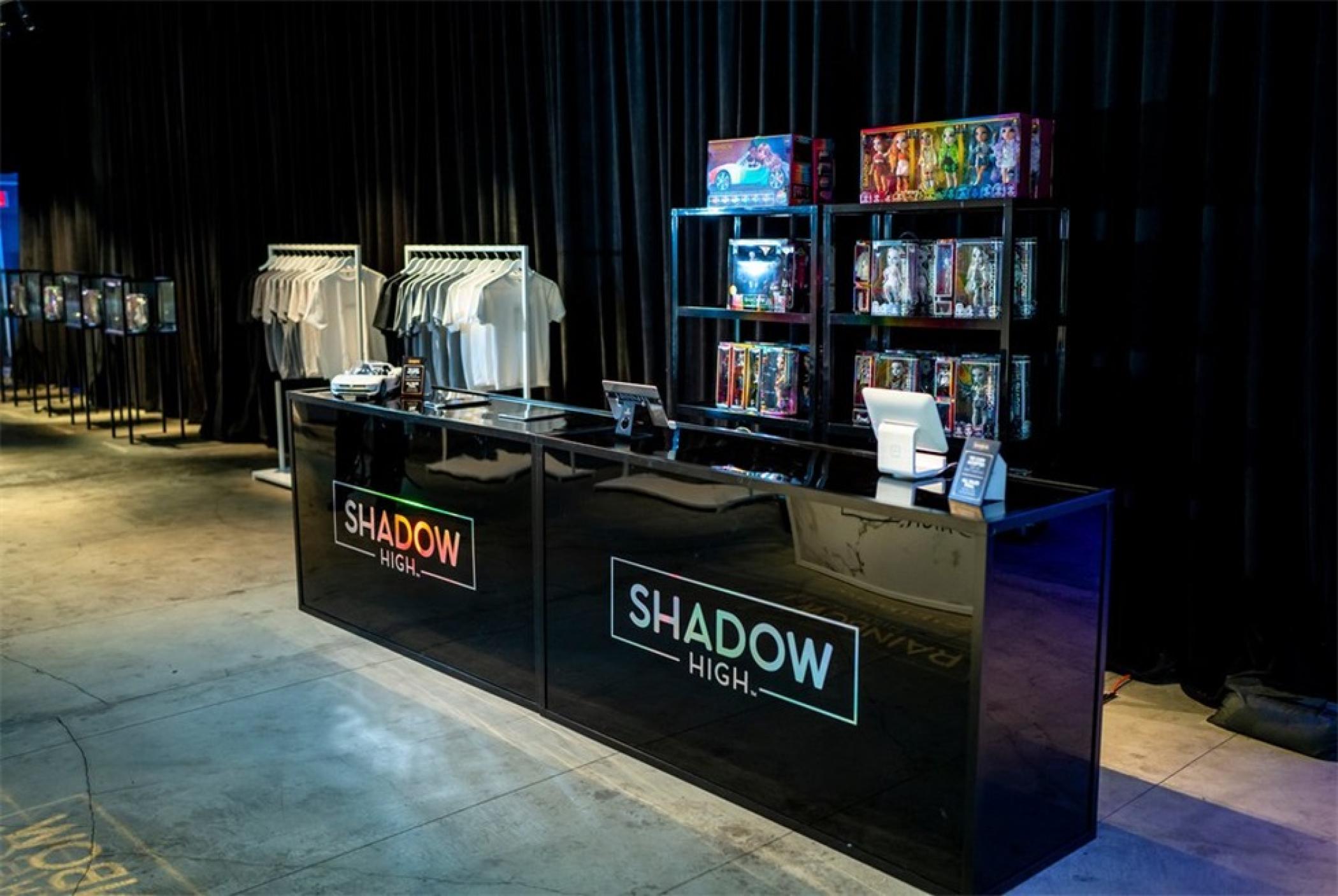 潮玩“彩虹高中”體驗式發(fā)布會活動策劃使用大膽的色彩和有趣的燈光 - 第32張 - 會展活動策劃CCASY.COM 潮玩“彩虹高中”體驗式發(fā)布會活動策劃使用大膽的色彩和有趣的燈光 - 第32張