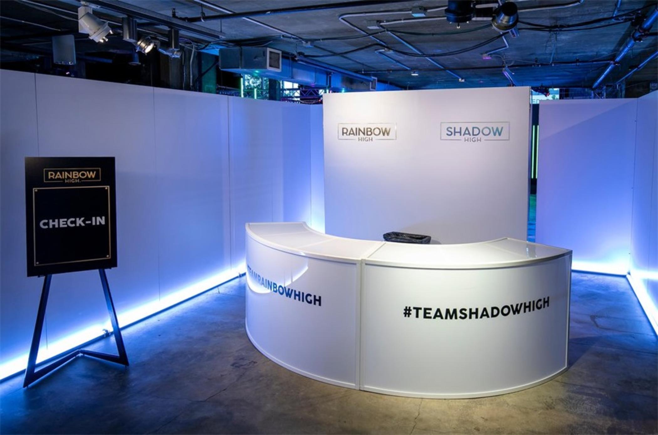 潮玩“彩虹高中”體驗式發(fā)布會活動策劃使用大膽的色彩和有趣的燈光 - 第4張 - 會展活動策劃CCASY.COM 潮玩“彩虹高中”體驗式發(fā)布會活動策劃使用大膽的色彩和有趣的燈光 - 第4張
