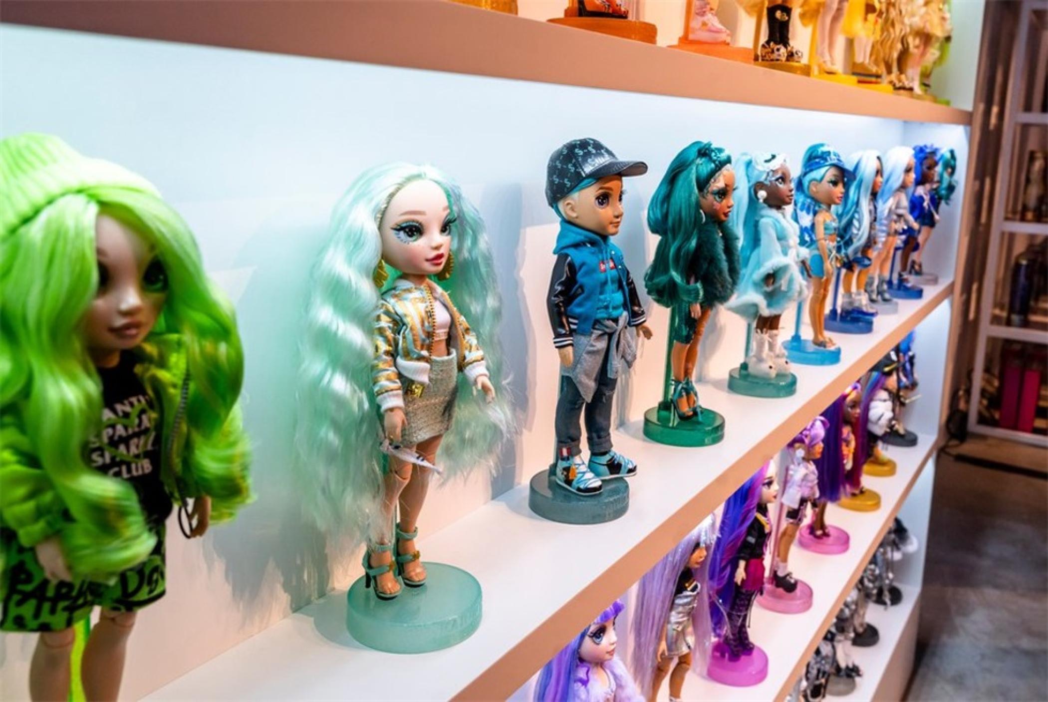 潮玩“彩虹高中”體驗式發(fā)布會活動策劃使用大膽的色彩和有趣的燈光 - 第35張 - 會展活動策劃CCASY.COM 潮玩“彩虹高中”體驗式發(fā)布會活動策劃使用大膽的色彩和有趣的燈光 - 第35張