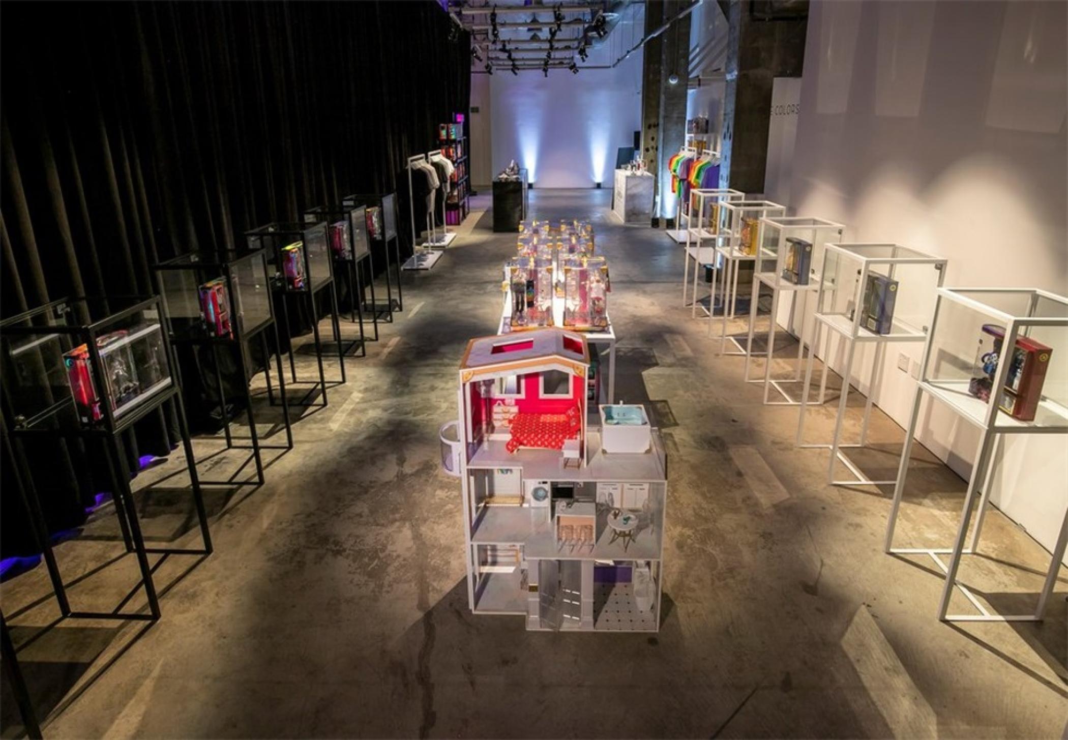 潮玩“彩虹高中”體驗式發(fā)布會活動策劃使用大膽的色彩和有趣的燈光 - 第33張 - 會展活動策劃CCASY.COM 潮玩“彩虹高中”體驗式發(fā)布會活動策劃使用大膽的色彩和有趣的燈光 - 第33張