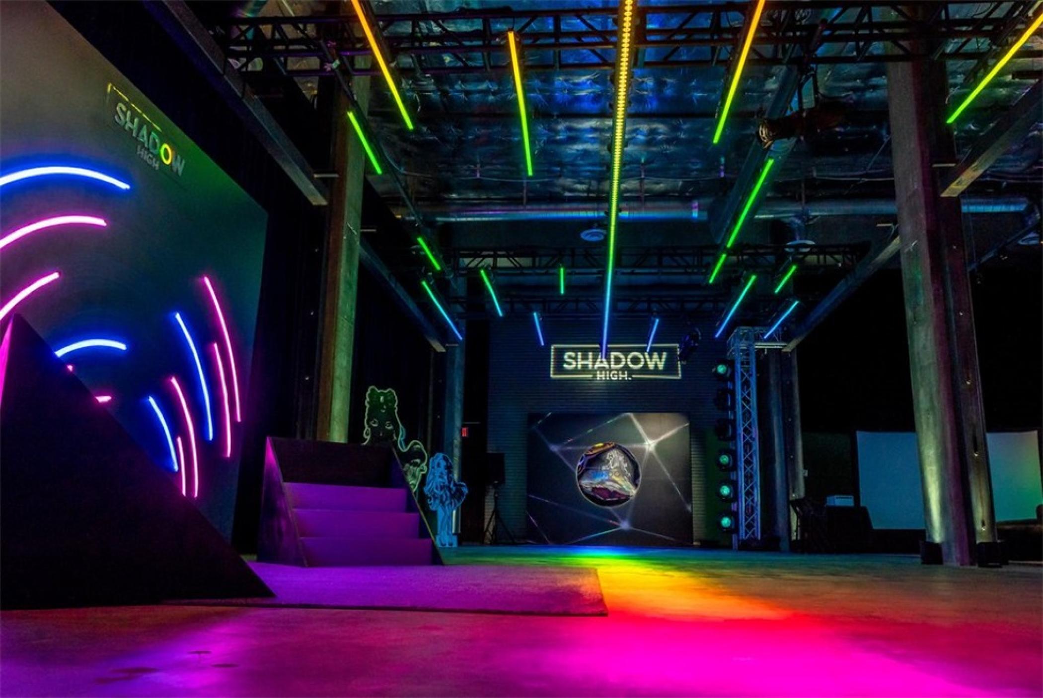 潮玩“彩虹高中”體驗式發(fā)布會活動策劃使用大膽的色彩和有趣的燈光 - 第16張 - 會展活動策劃CCASY.COM 潮玩“彩虹高中”體驗式發(fā)布會活動策劃使用大膽的色彩和有趣的燈光 - 第16張