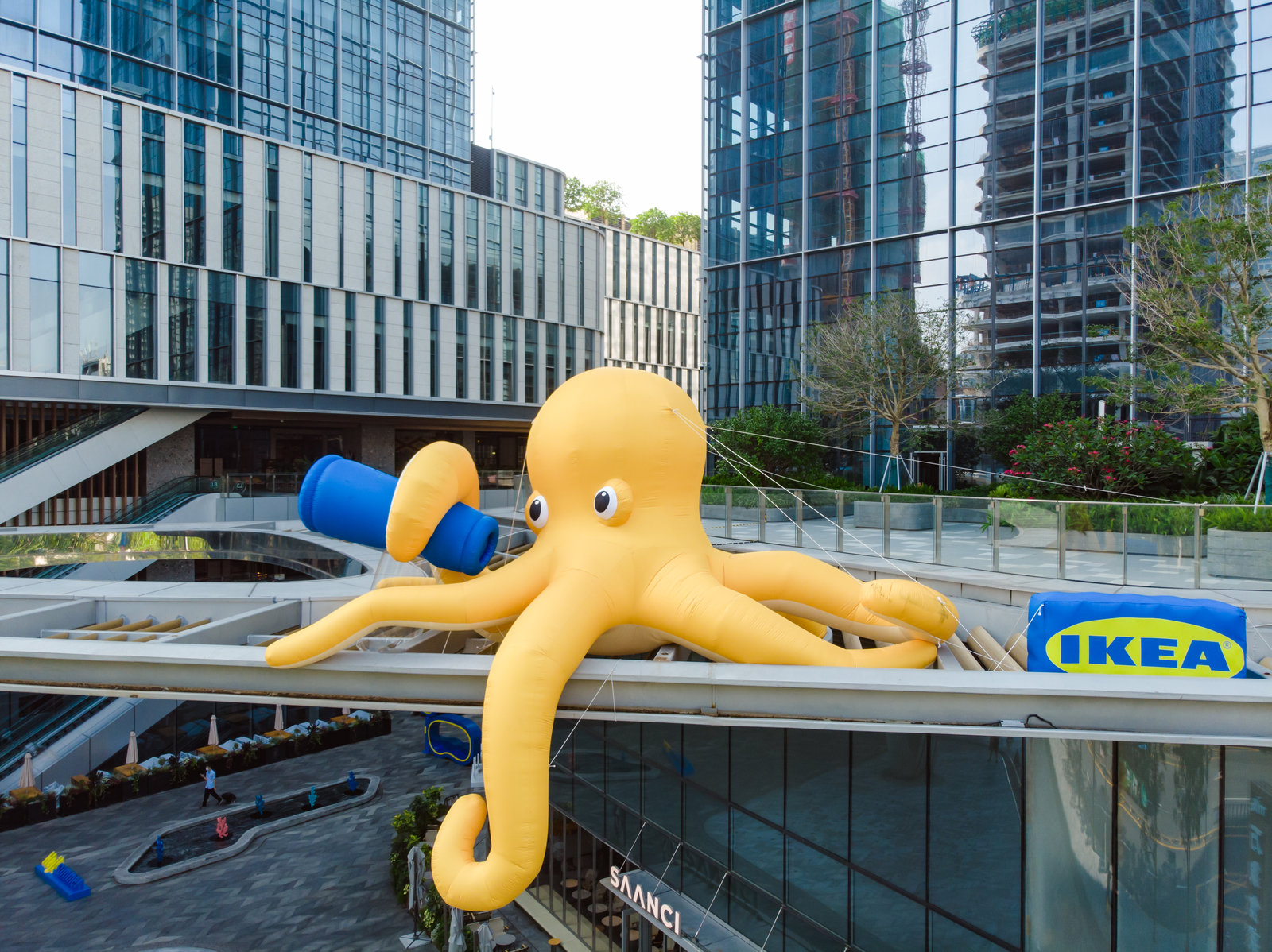 跟鯊鯊一起潛入LOOK Ah! | 夏日街區(qū)派對活動策劃吧 - 第1張 - 會展活動策劃CCASY.COM 跟鯊鯊一起潛入LOOK Ah! | 夏日街區(qū)派對活動策劃吧 - 第1張