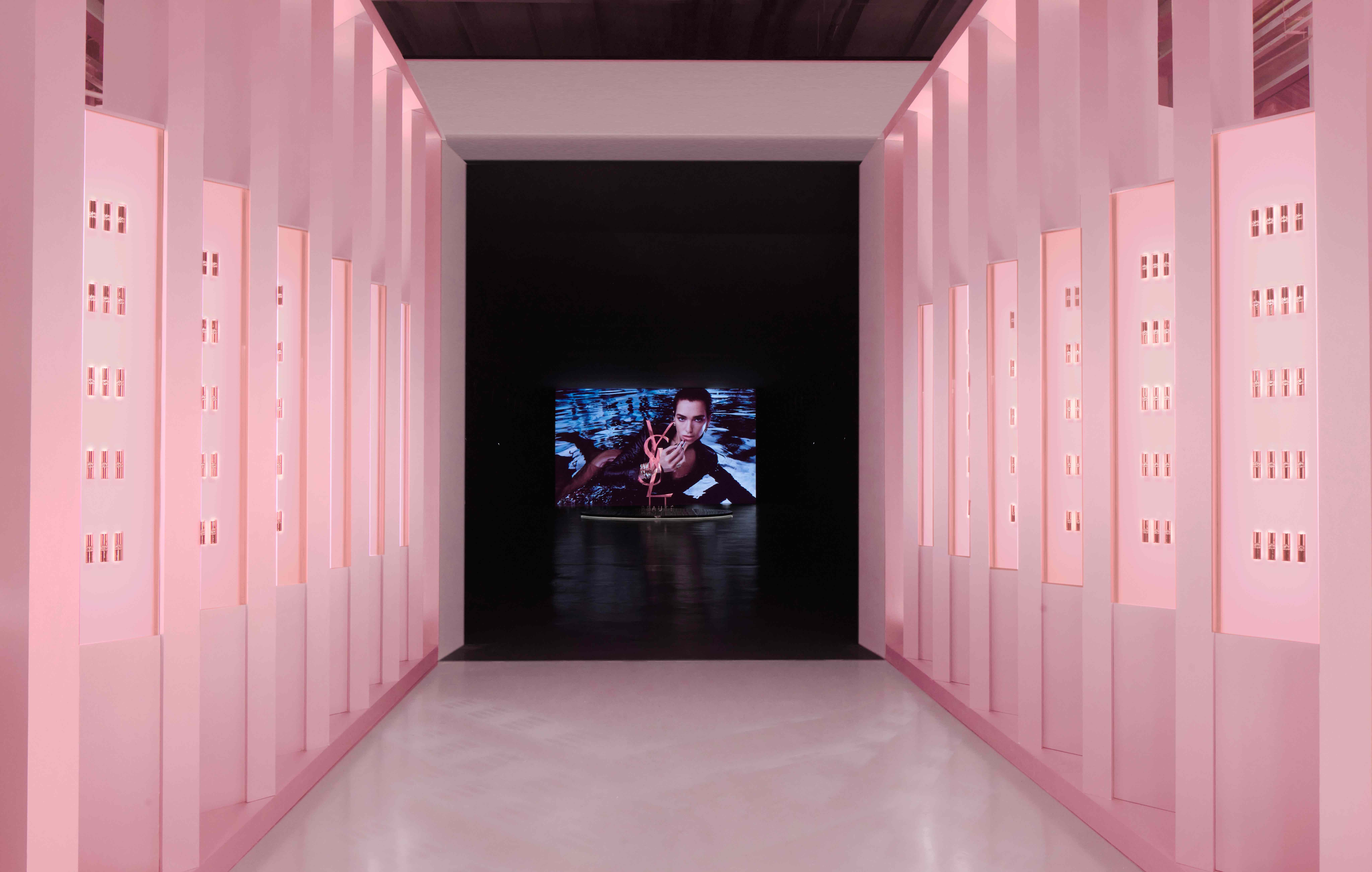 YSL LOVESHINE FACTORY快閃活動(dòng)策劃以冷感粉裝碰撞純粹之銀 - 第10張 - 會(huì)展活動(dòng)策劃CCASY.COM YSL LOVESHINE FACTORY快閃活動(dòng)策劃以冷感粉裝碰撞純粹之銀 - 第10張