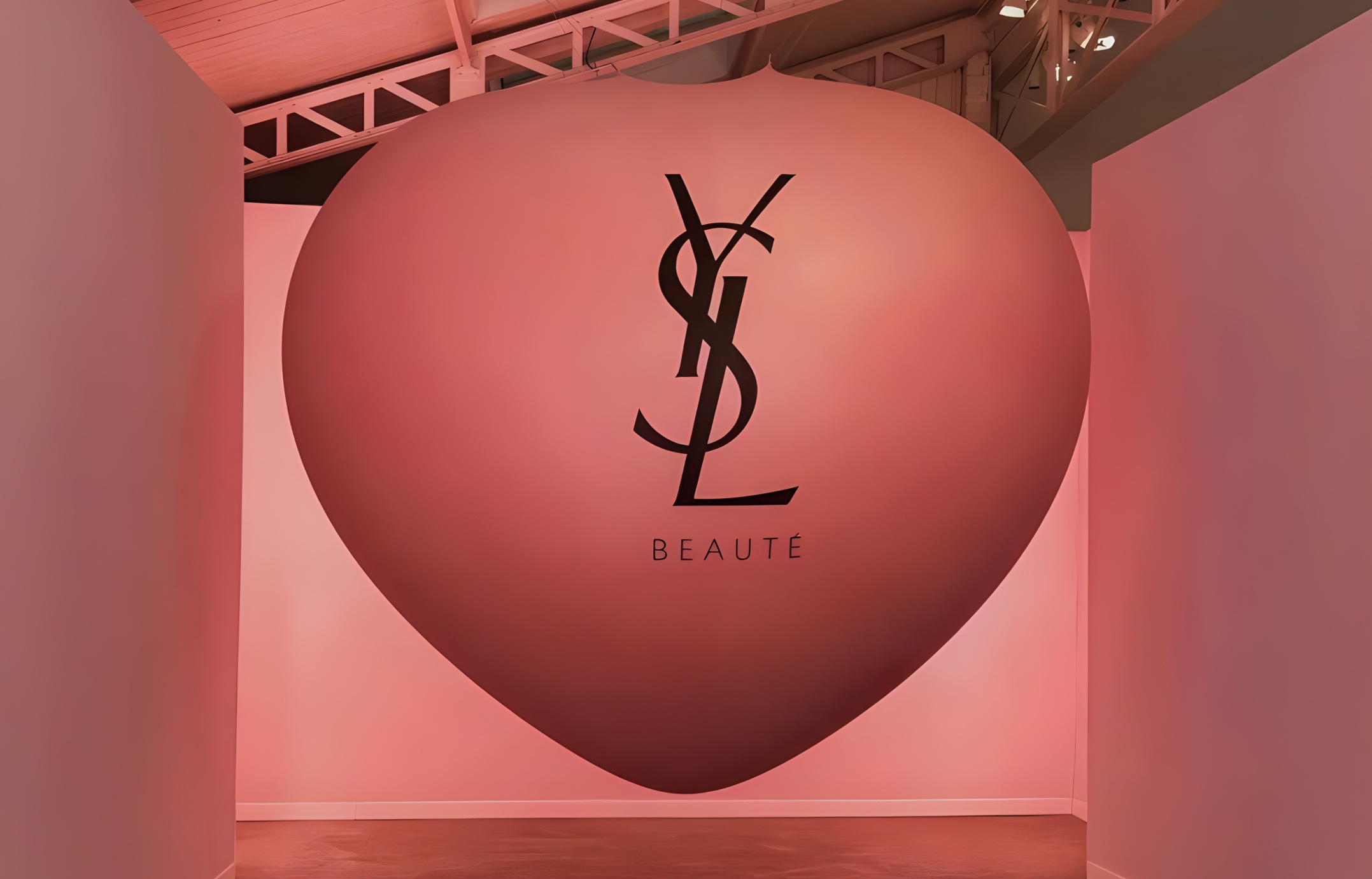 YSL LOVESHINE FACTORY快閃活動(dòng)策劃以冷感粉裝碰撞純粹之銀 - 第12張 - 會(huì)展活動(dòng)策劃CCASY.COM YSL LOVESHINE FACTORY快閃活動(dòng)策劃以冷感粉裝碰撞純粹之銀 - 第12張