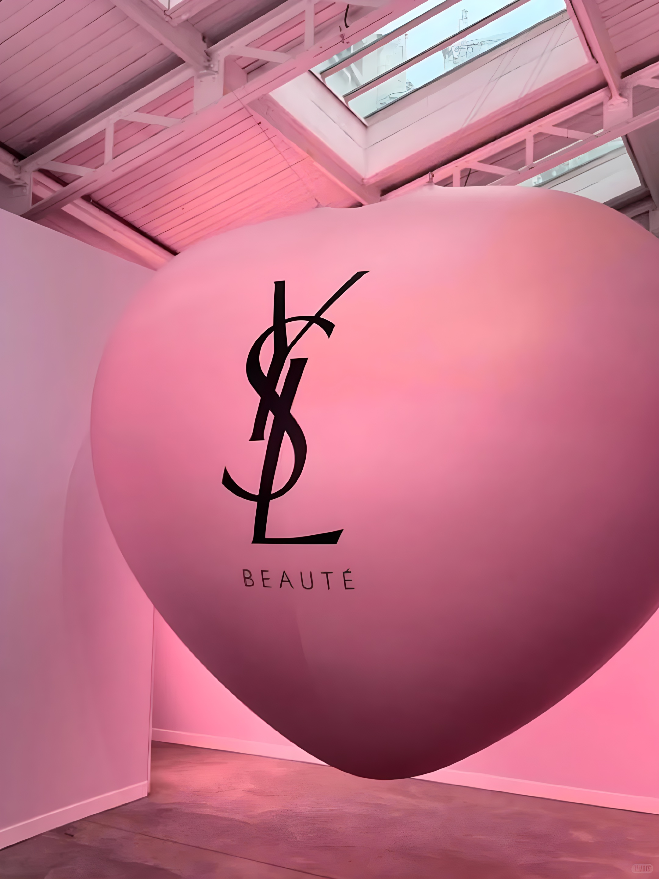 YSL LOVESHINE FACTORY快閃活動(dòng)策劃以冷感粉裝碰撞純粹之銀 - 第13張 - 會(huì)展活動(dòng)策劃CCASY.COM YSL LOVESHINE FACTORY快閃活動(dòng)策劃以冷感粉裝碰撞純粹之銀 - 第13張