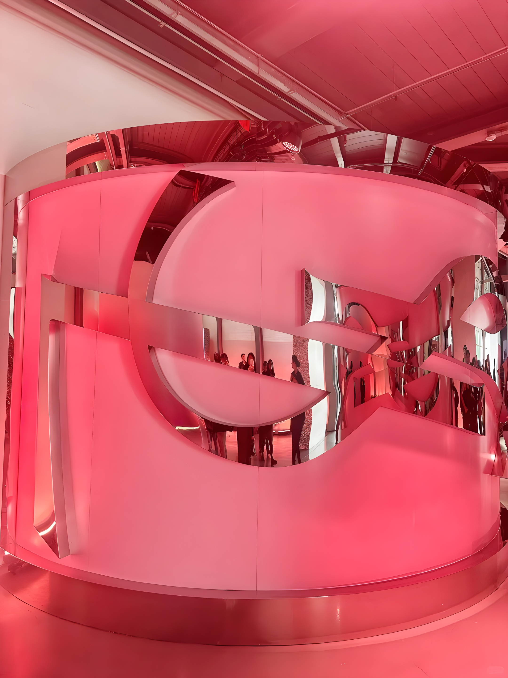 YSL LOVESHINE FACTORY快閃活動(dòng)策劃以冷感粉裝碰撞純粹之銀 - 第14張 - 會(huì)展活動(dòng)策劃CCASY.COM YSL LOVESHINE FACTORY快閃活動(dòng)策劃以冷感粉裝碰撞純粹之銀 - 第14張