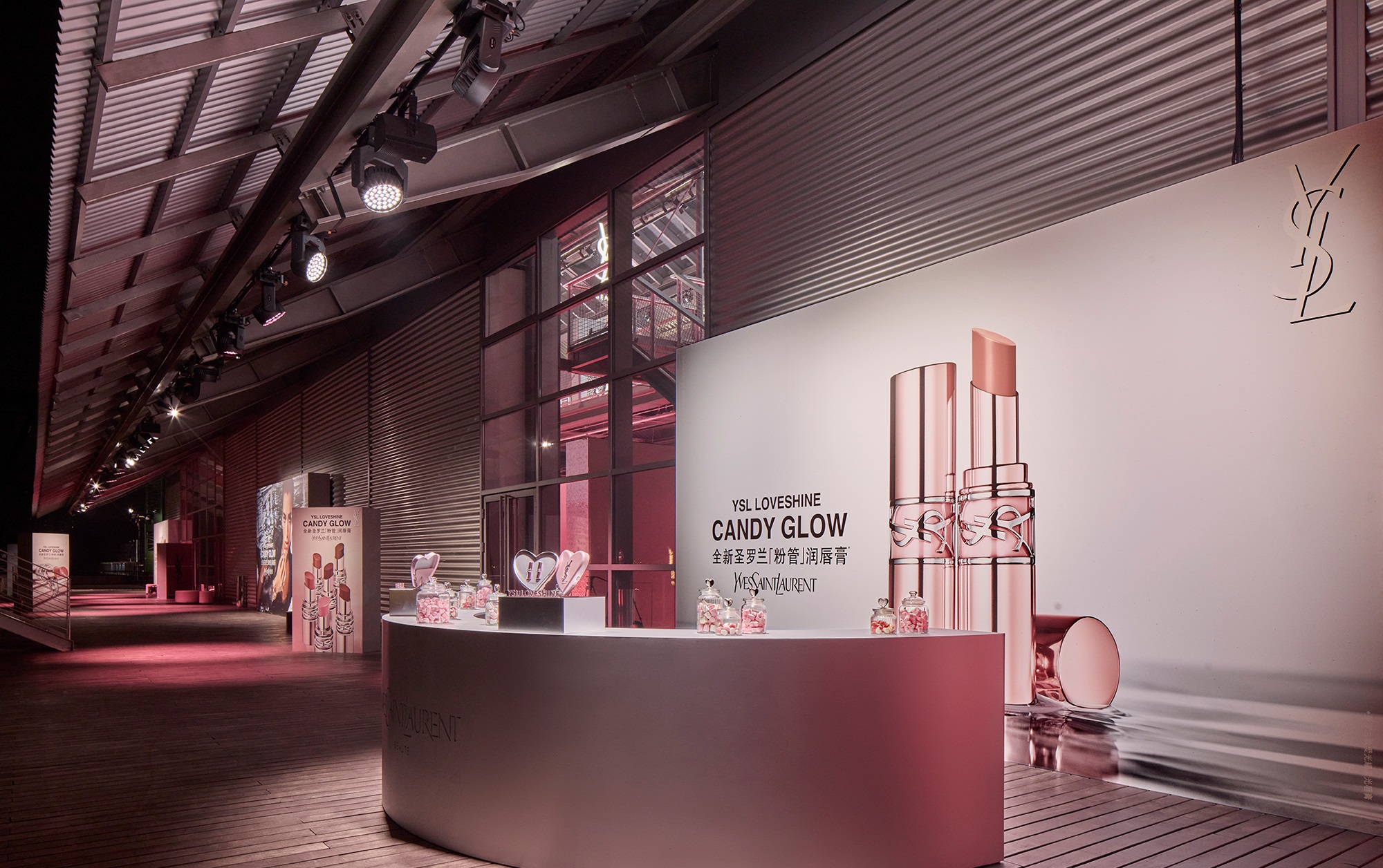 YSL LOVESHINE FACTORY快閃活動(dòng)策劃以冷感粉裝碰撞純粹之銀 - 第17張 - 會(huì)展活動(dòng)策劃CCASY.COM YSL LOVESHINE FACTORY快閃活動(dòng)策劃以冷感粉裝碰撞純粹之銀 - 第17張