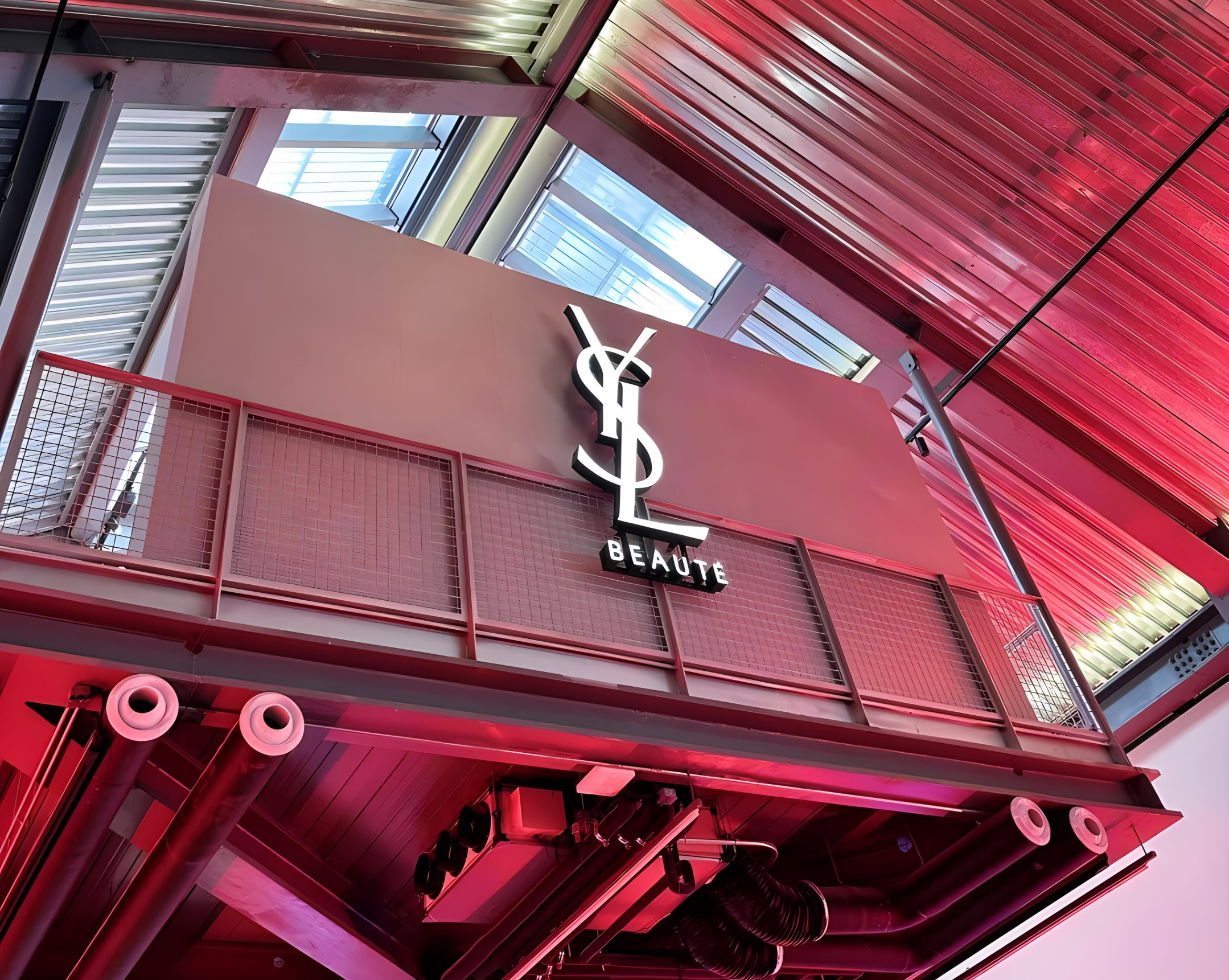 YSL LOVESHINE FACTORY快閃活動(dòng)策劃以冷感粉裝碰撞純粹之銀 - 第20張 - 會(huì)展活動(dòng)策劃CCASY.COM YSL LOVESHINE FACTORY快閃活動(dòng)策劃以冷感粉裝碰撞純粹之銀 - 第20張