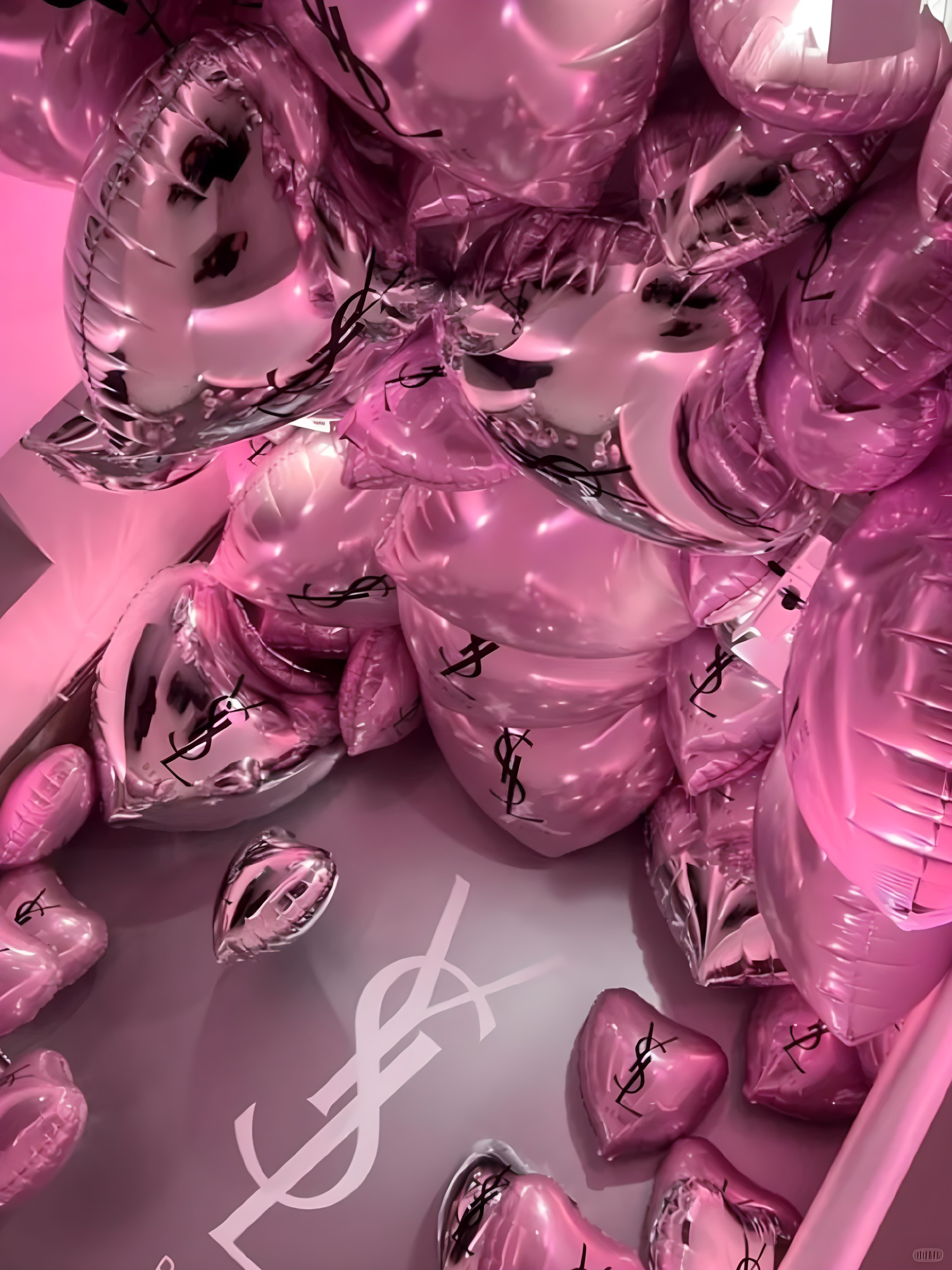 YSL LOVESHINE FACTORY快閃活動(dòng)策劃以冷感粉裝碰撞純粹之銀 - 第23張 - 會(huì)展活動(dòng)策劃CCASY.COM YSL LOVESHINE FACTORY快閃活動(dòng)策劃以冷感粉裝碰撞純粹之銀 - 第23張