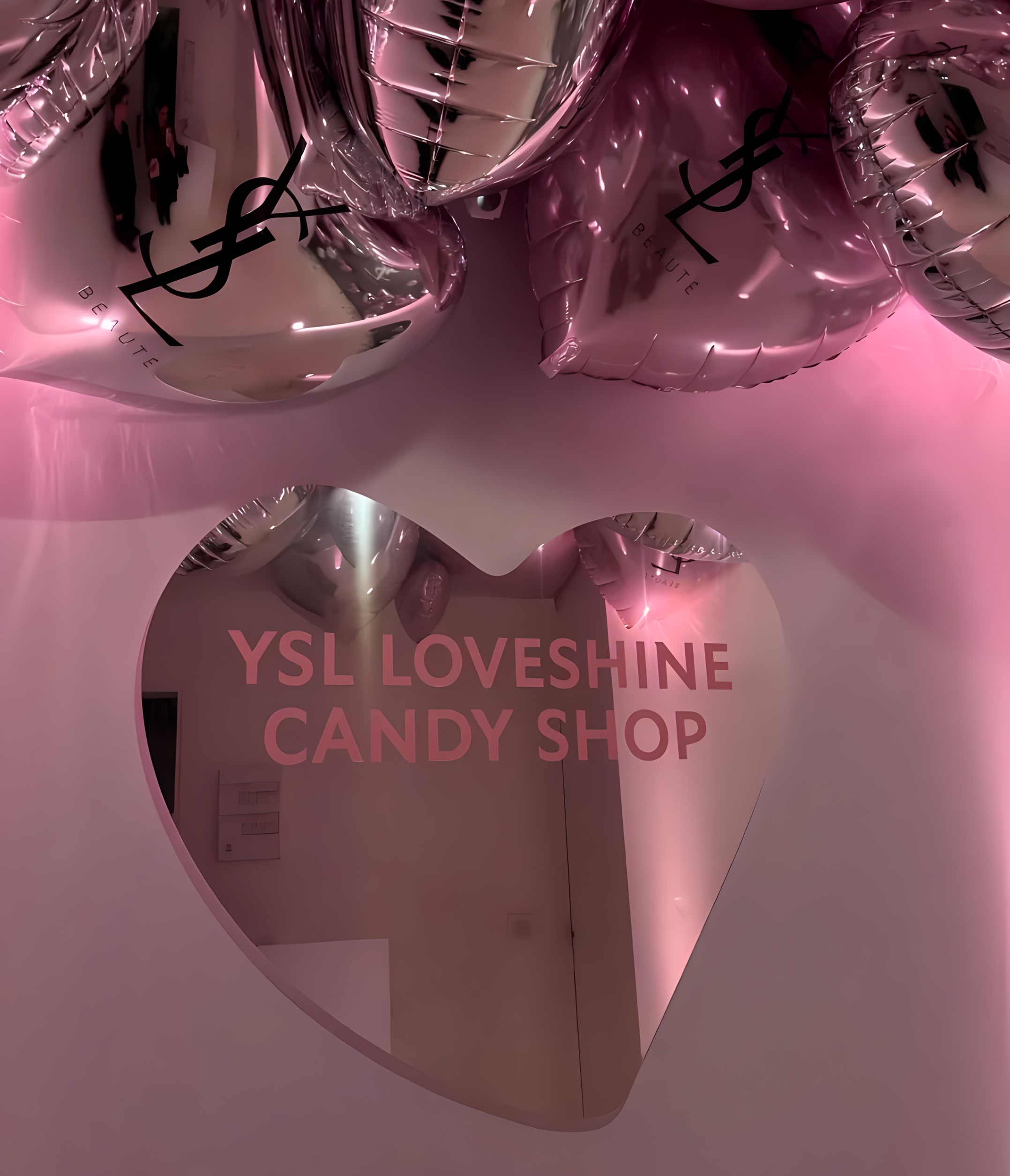 YSL LOVESHINE FACTORY快閃活動(dòng)策劃以冷感粉裝碰撞純粹之銀 - 第24張 - 會(huì)展活動(dòng)策劃CCASY.COM YSL LOVESHINE FACTORY快閃活動(dòng)策劃以冷感粉裝碰撞純粹之銀 - 第24張