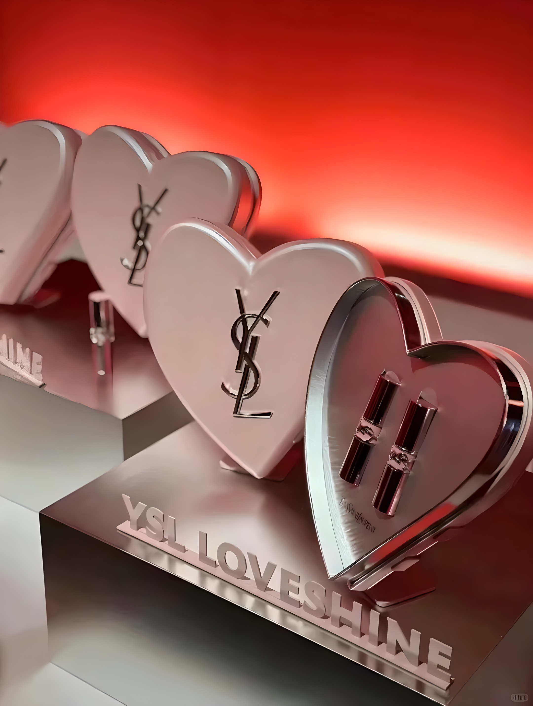 YSL LOVESHINE FACTORY快閃活動(dòng)策劃以冷感粉裝碰撞純粹之銀 - 第25張 - 會(huì)展活動(dòng)策劃CCASY.COM YSL LOVESHINE FACTORY快閃活動(dòng)策劃以冷感粉裝碰撞純粹之銀 - 第25張