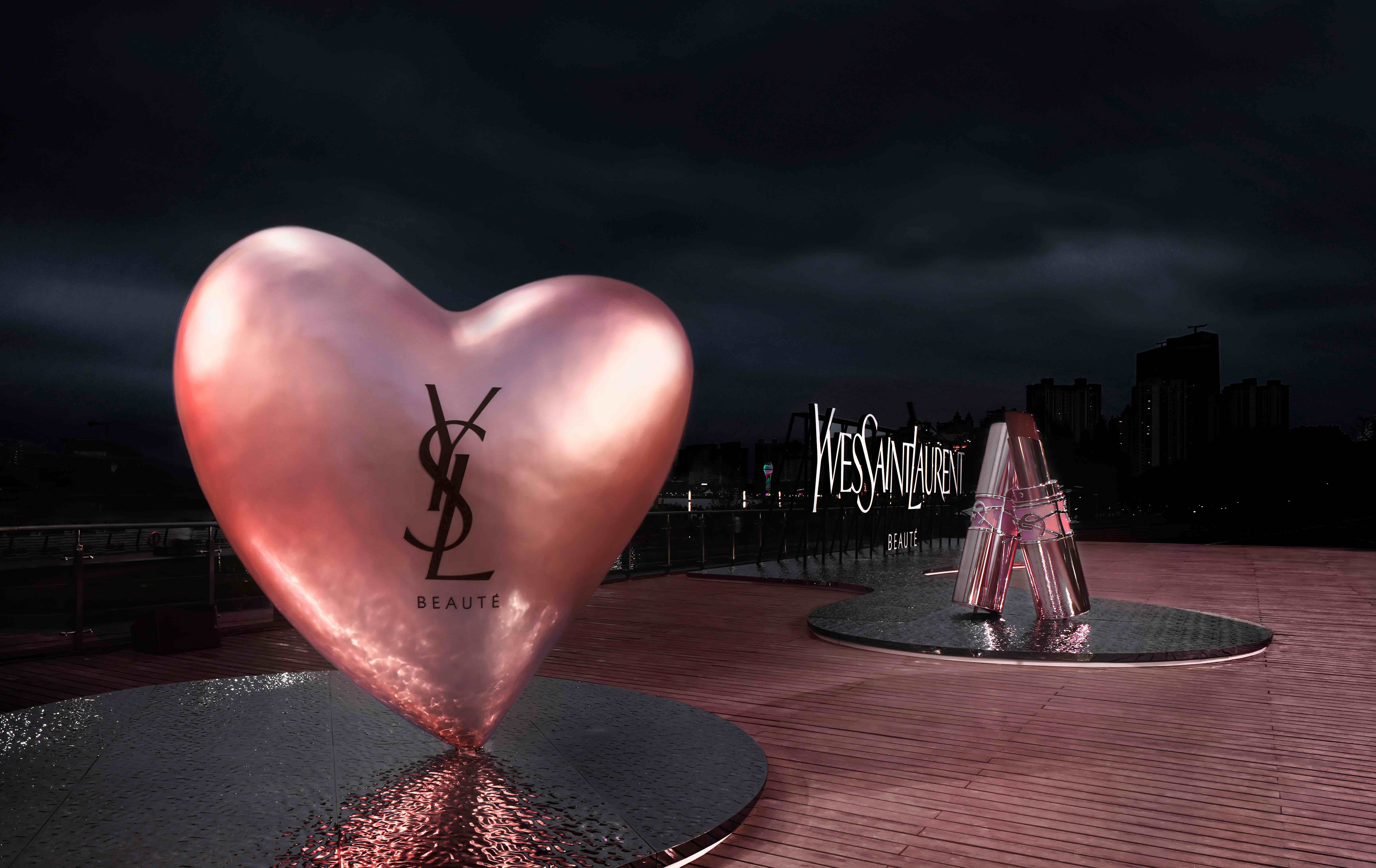 YSL LOVESHINE FACTORY快閃活動(dòng)策劃以冷感粉裝碰撞純粹之銀 - 第4張 - 會(huì)展活動(dòng)策劃CCASY.COM YSL LOVESHINE FACTORY快閃活動(dòng)策劃以冷感粉裝碰撞純粹之銀 - 第4張