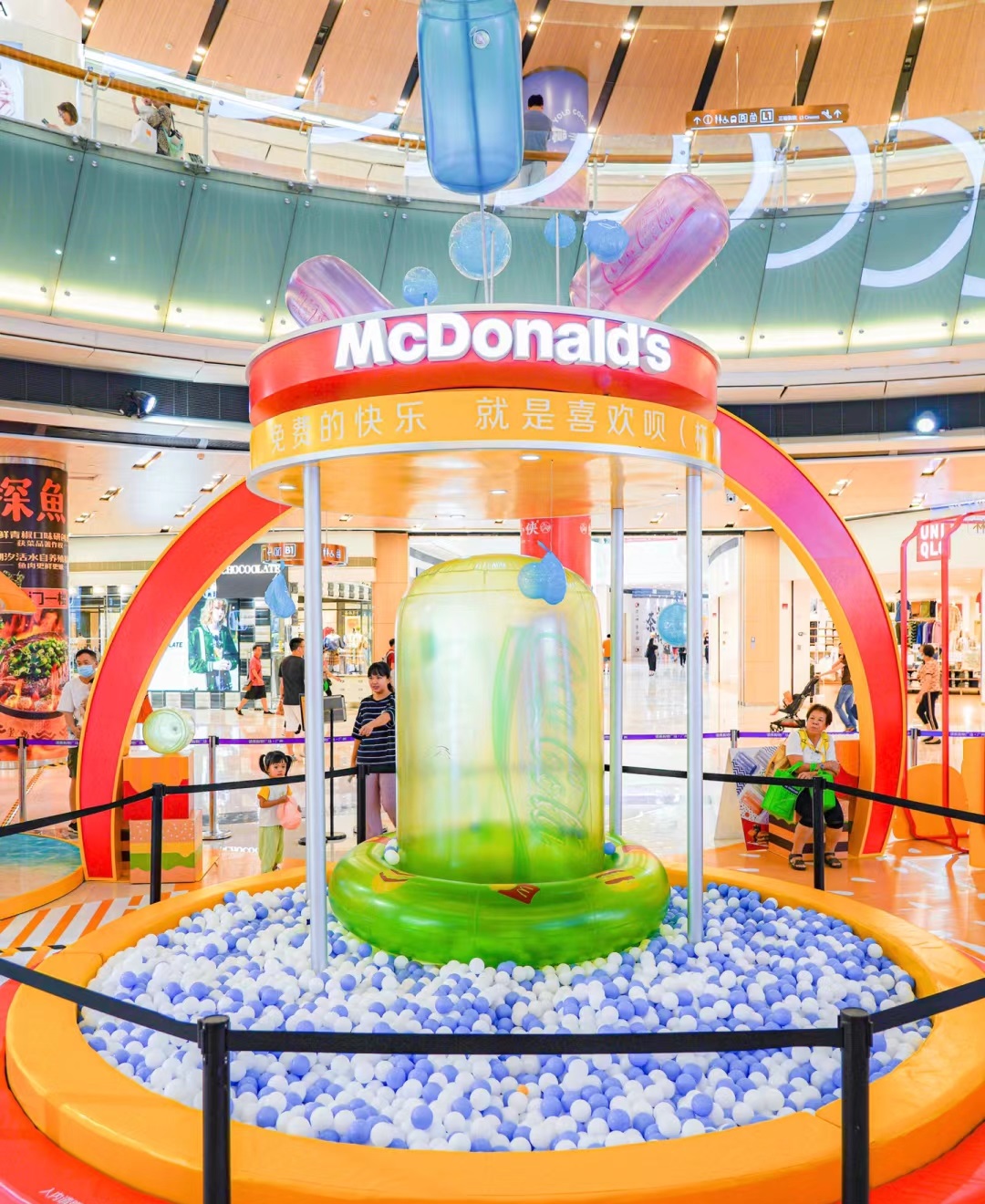 麥當(dāng)勞可樂杯主題快閃活動策劃全是麥當(dāng)勞的經(jīng)典元素 - 第10張 - 會展活動策劃CCASY.COM 麥當(dāng)勞可樂杯主題快閃活動策劃全是麥當(dāng)勞的經(jīng)典元素 - 第10張