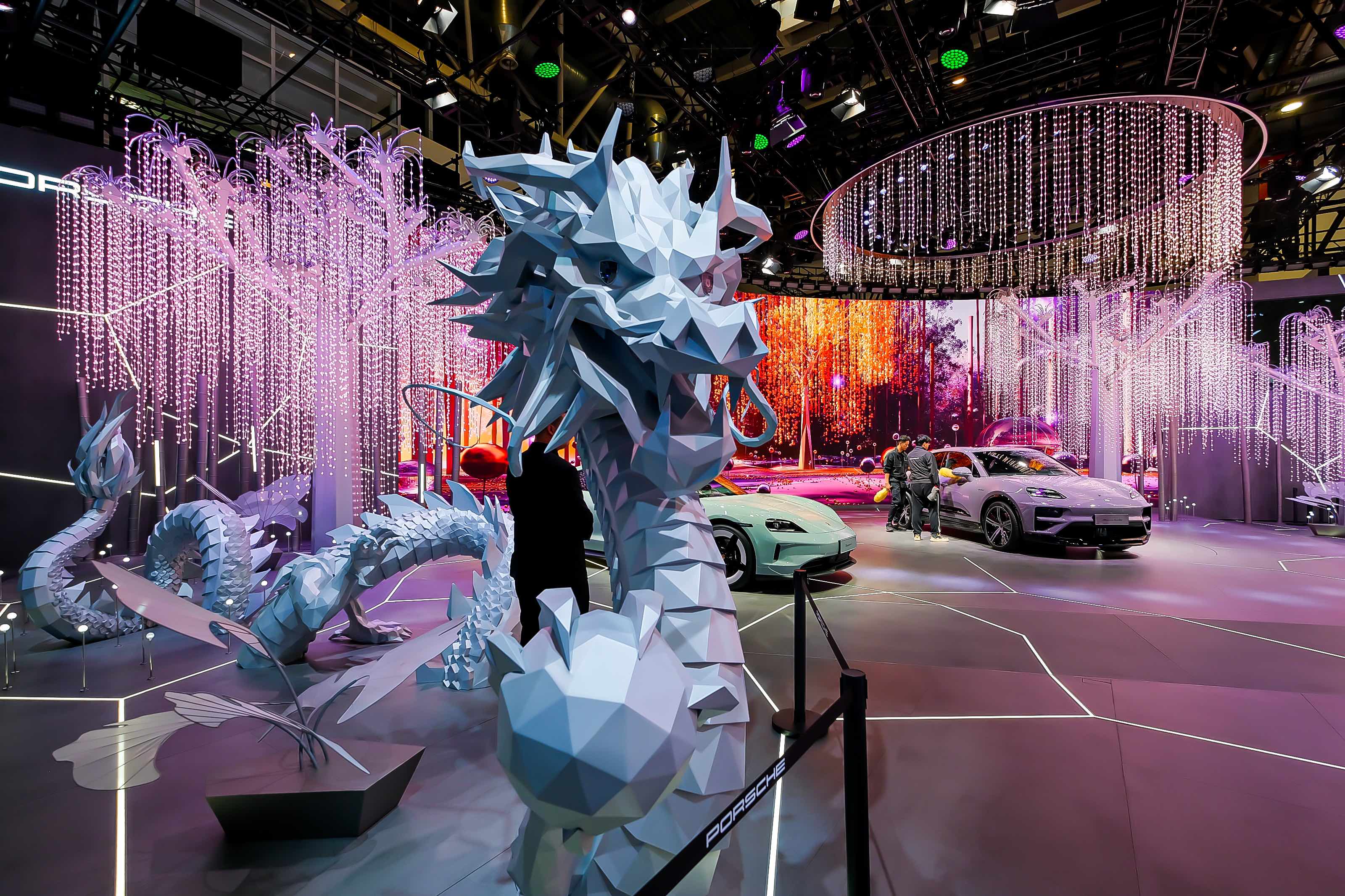 保時捷展臺在2024北京車展活動策劃中真是太耀眼的存在了 - 第12張 - 會展活動策劃CCASY.COM 保時捷展臺在2024北京車展活動策劃中真是太耀眼的存在了 - 第12張