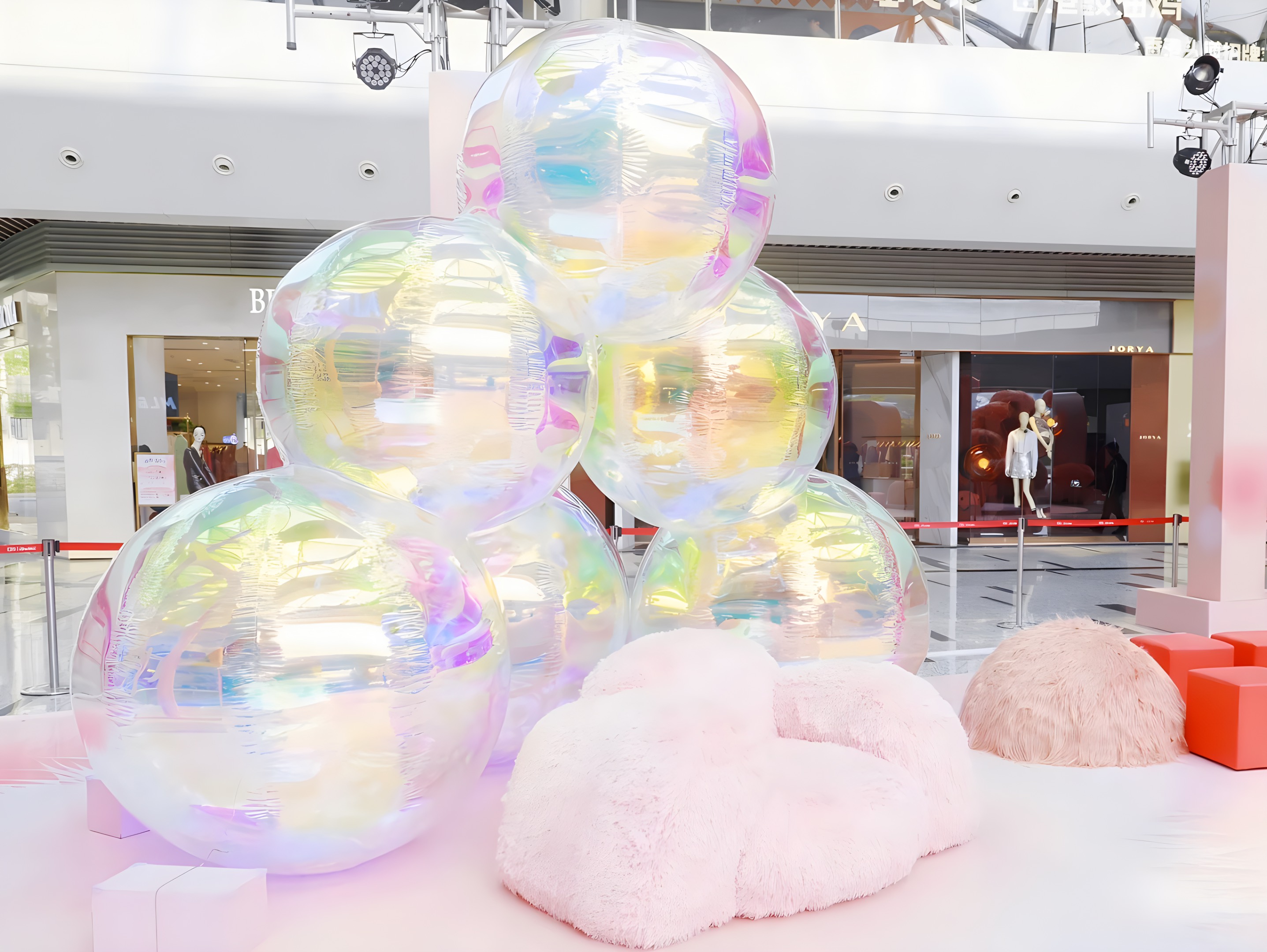 南灣華發(fā)商都2024SS時(shí)尚秀場(chǎng)活動(dòng)策劃簡(jiǎn)直就是大型種草現(xiàn)場(chǎng) - 第12張 - 會(huì)展活動(dòng)策劃CCASY.COM 南灣華發(fā)商都2024SS時(shí)尚秀場(chǎng)活動(dòng)策劃簡(jiǎn)直就是大型種草現(xiàn)場(chǎng) - 第12張