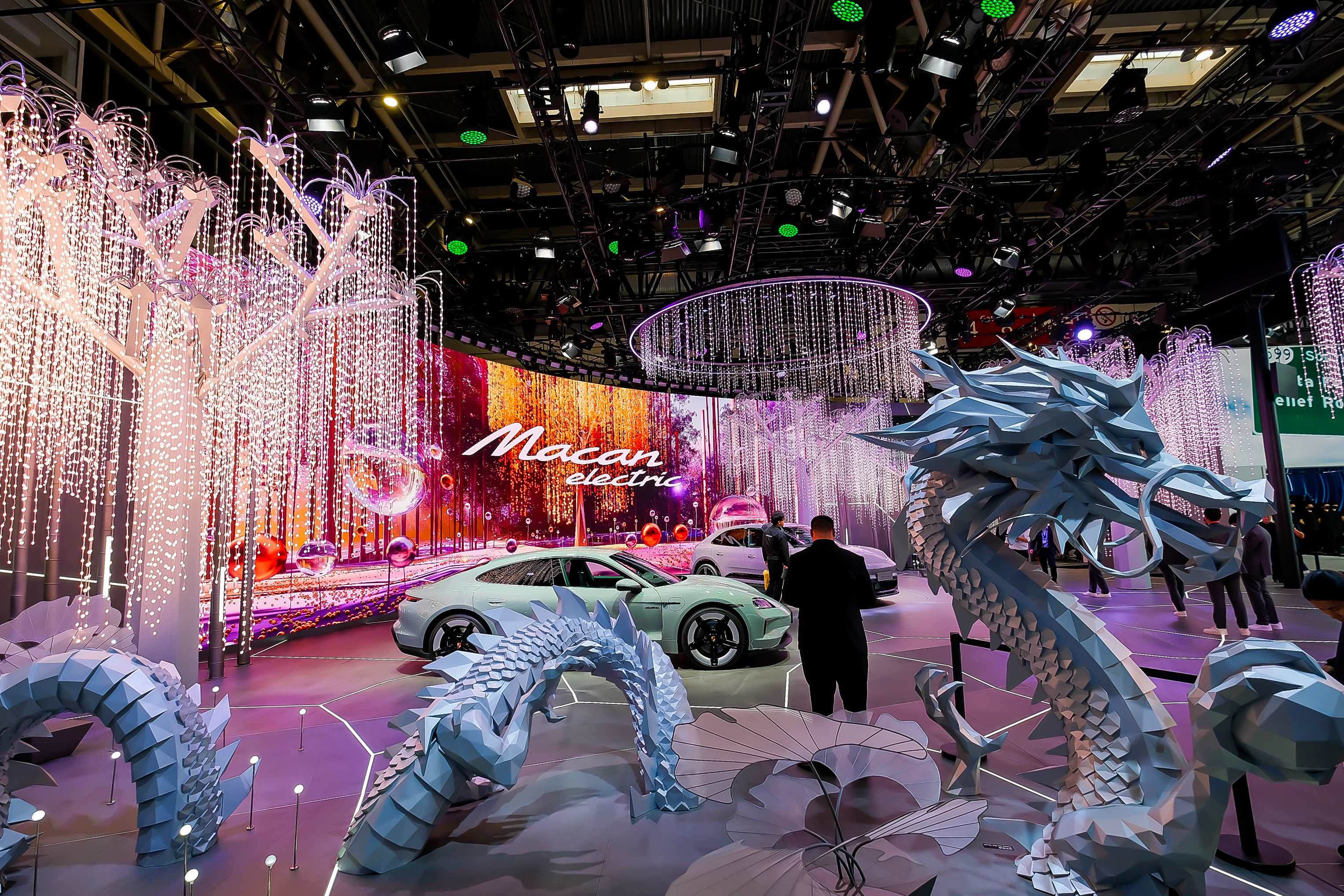 保時捷展臺在2024北京車展活動策劃中真是太耀眼的存在了 - 第13張 - 會展活動策劃CCASY.COM 保時捷展臺在2024北京車展活動策劃中真是太耀眼的存在了 - 第13張