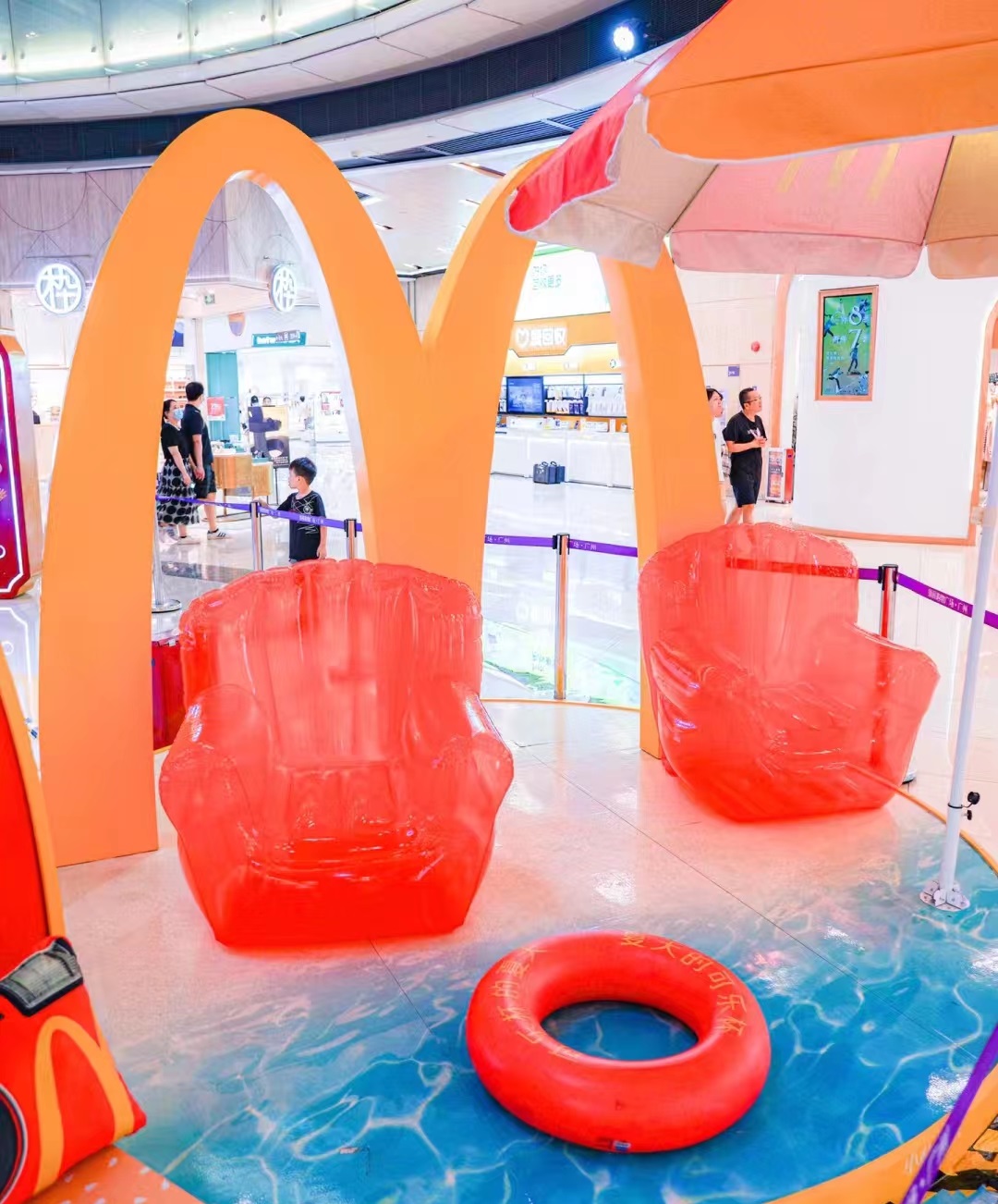 麥當(dāng)勞可樂杯主題快閃活動策劃全是麥當(dāng)勞的經(jīng)典元素 - 第16張 - 會展活動策劃CCASY.COM 麥當(dāng)勞可樂杯主題快閃活動策劃全是麥當(dāng)勞的經(jīng)典元素 - 第16張